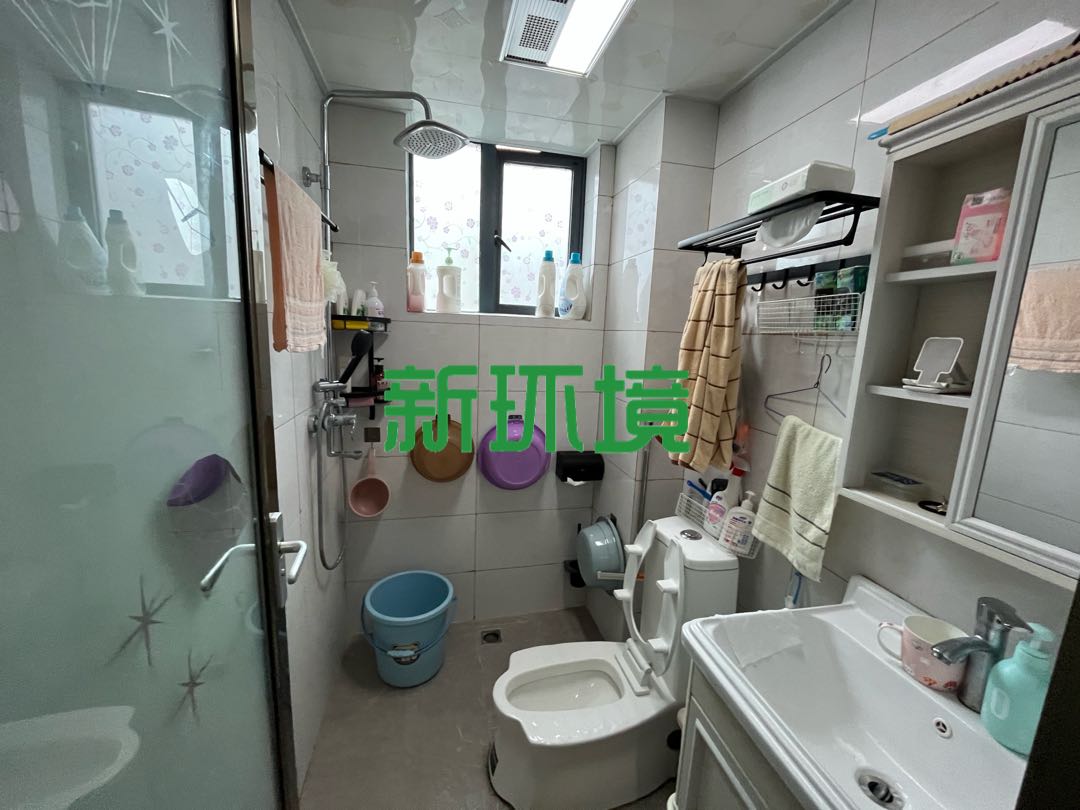 东方明珠  3室2厅2卫   59.00万客厅