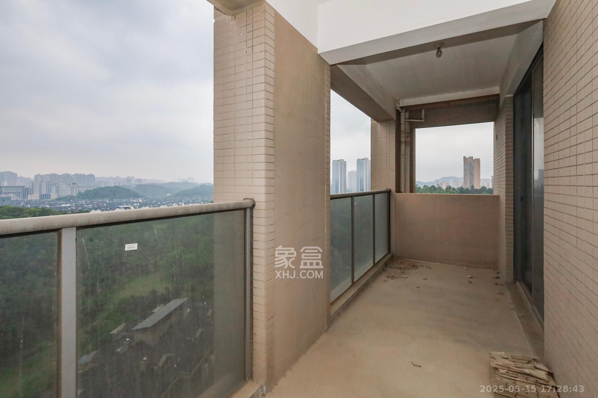 八方小区B区  3室2厅2卫    540.0万阳台