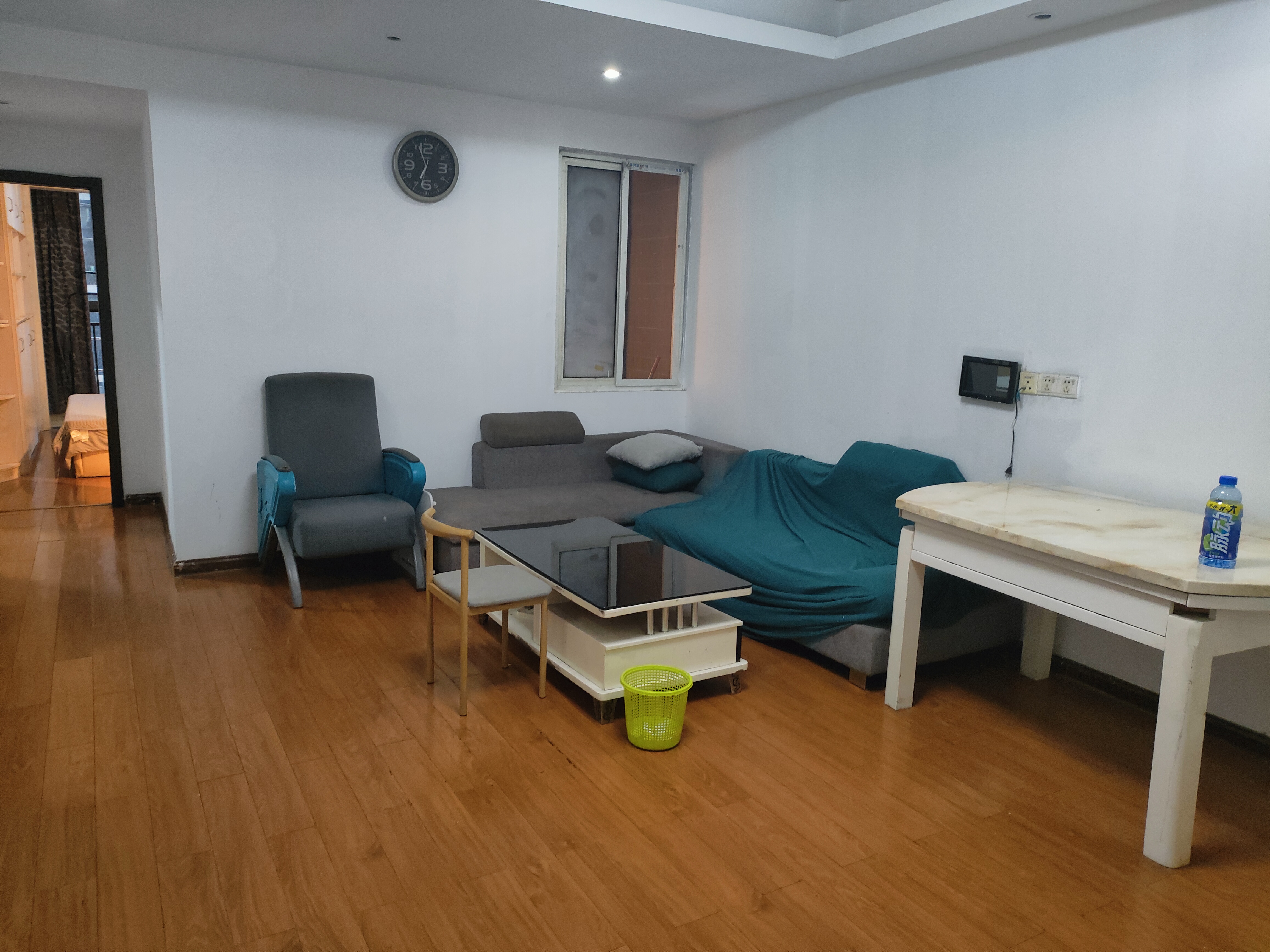 先锋银座  3室2厅2卫   1800.00元/月室内图