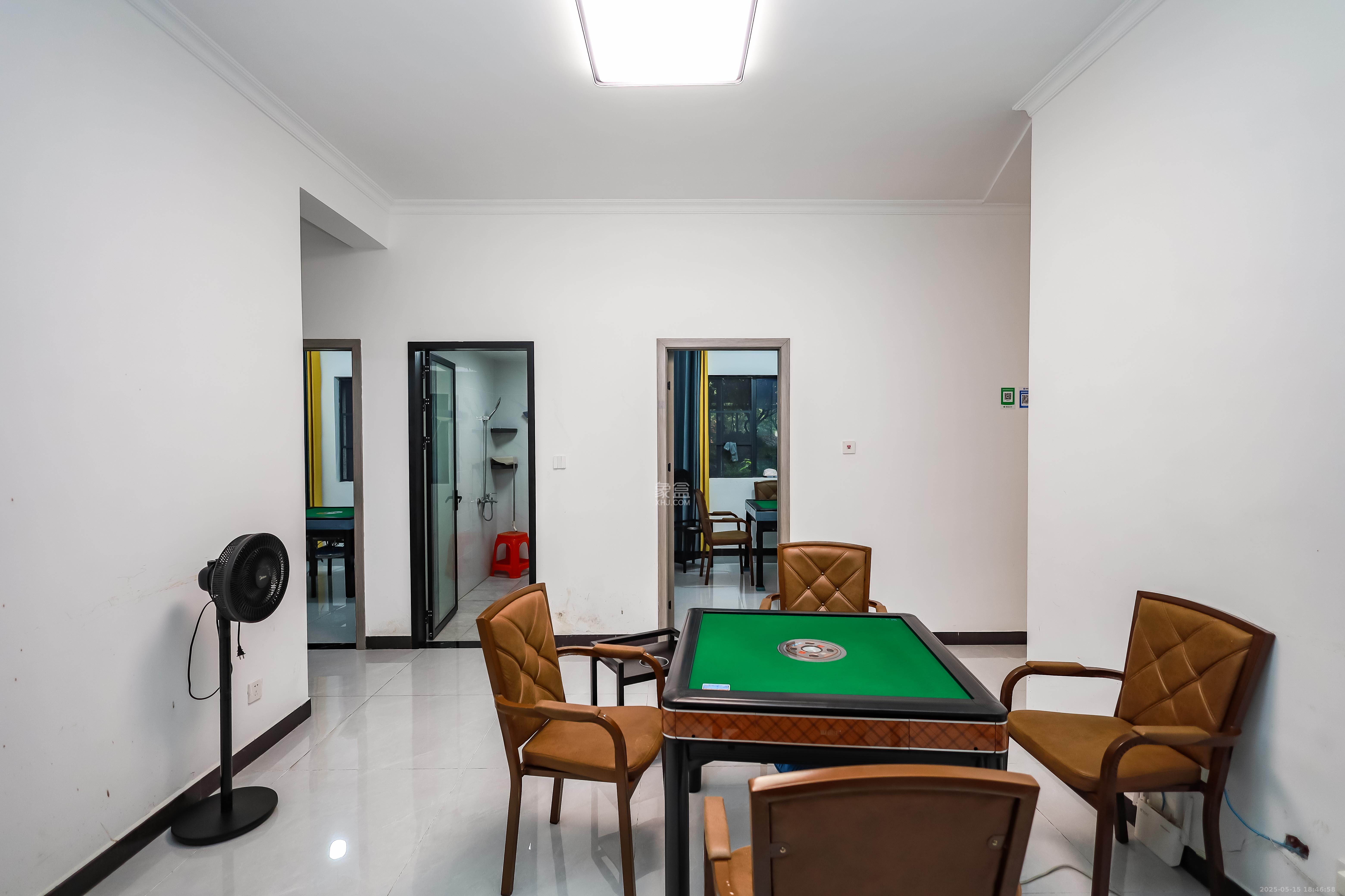 长房云时代  3室2厅2卫    92.0万客厅