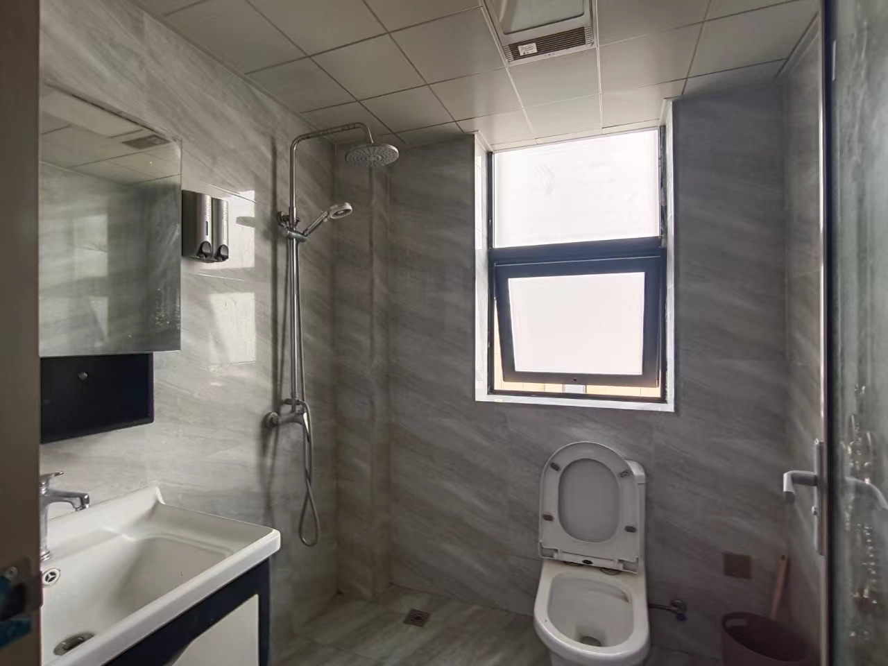 梓湖明珠  1室1厅1卫    32.0万 梓湖明珠  1室1厅1卫    32.0万室内图