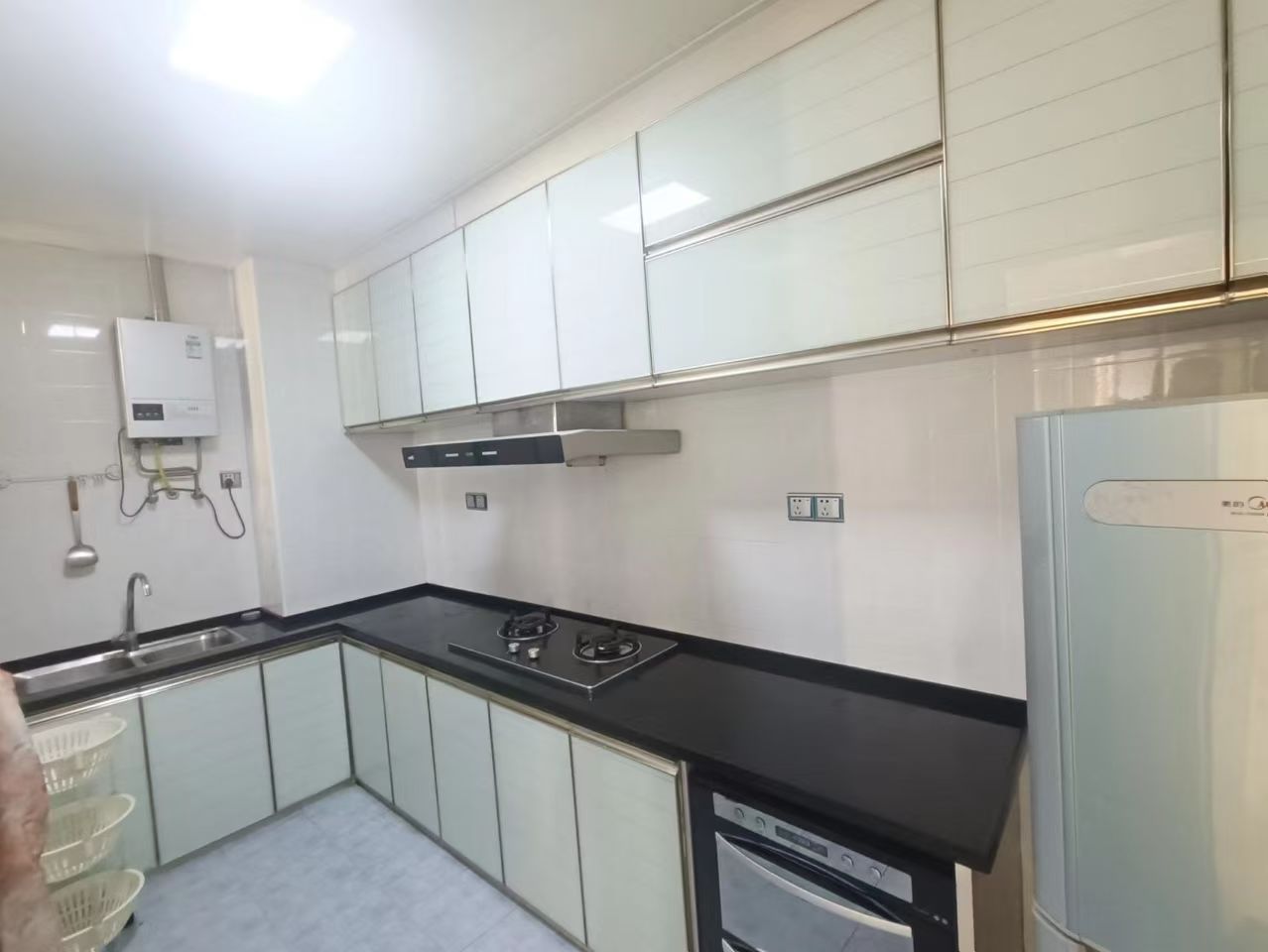 水映豪廷(一,二,三期) 3室2厅2卫 2500.0元/月 水映豪廷(一,二,三期) 3室2厅2卫 2500.0元/月室内图