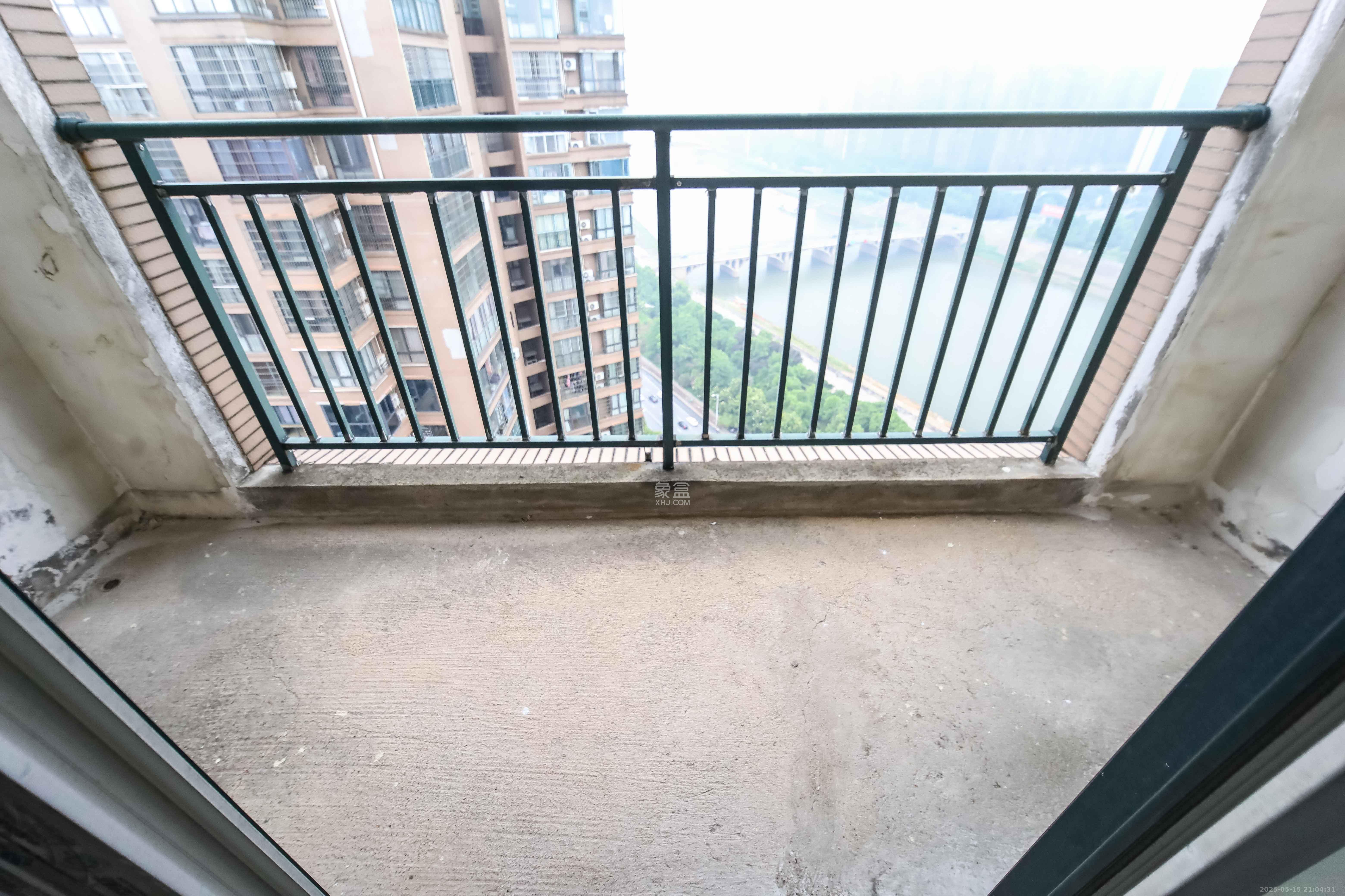 鑫科明珠  3室2厅2卫   96.00万阳台