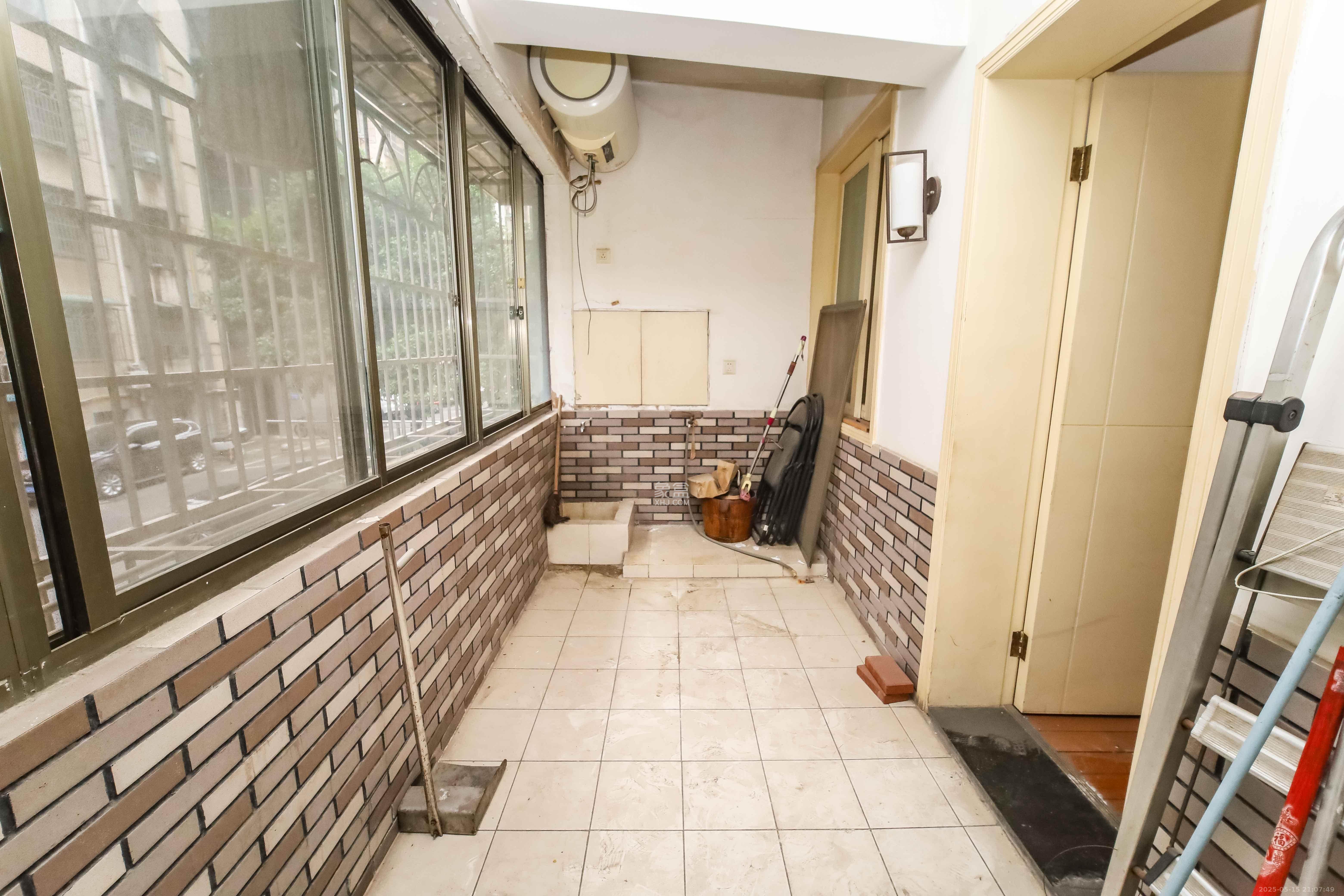 荷花园地税局宿舍  3室2厅2卫    92.8万 荷花园地税局宿舍  3室2厅2卫    92.8万阳台