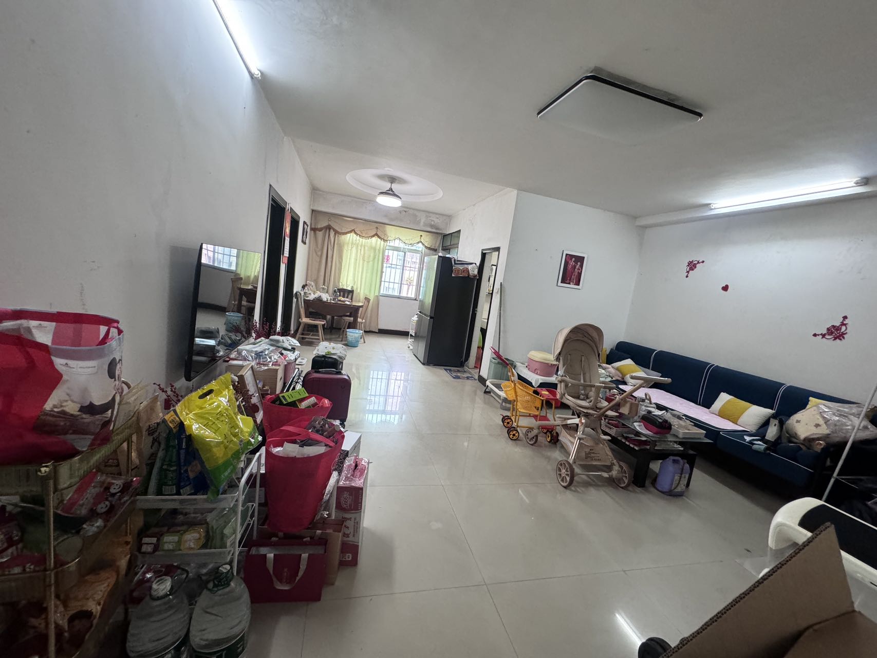 汇亘大厦 3室2厅1卫 90.0万 汇亘大厦 3室2厅1卫 90.0万客厅