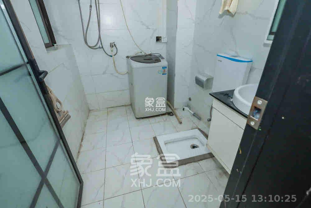 绿地中央广场  4室2厅1卫   2900.00元/月室内图