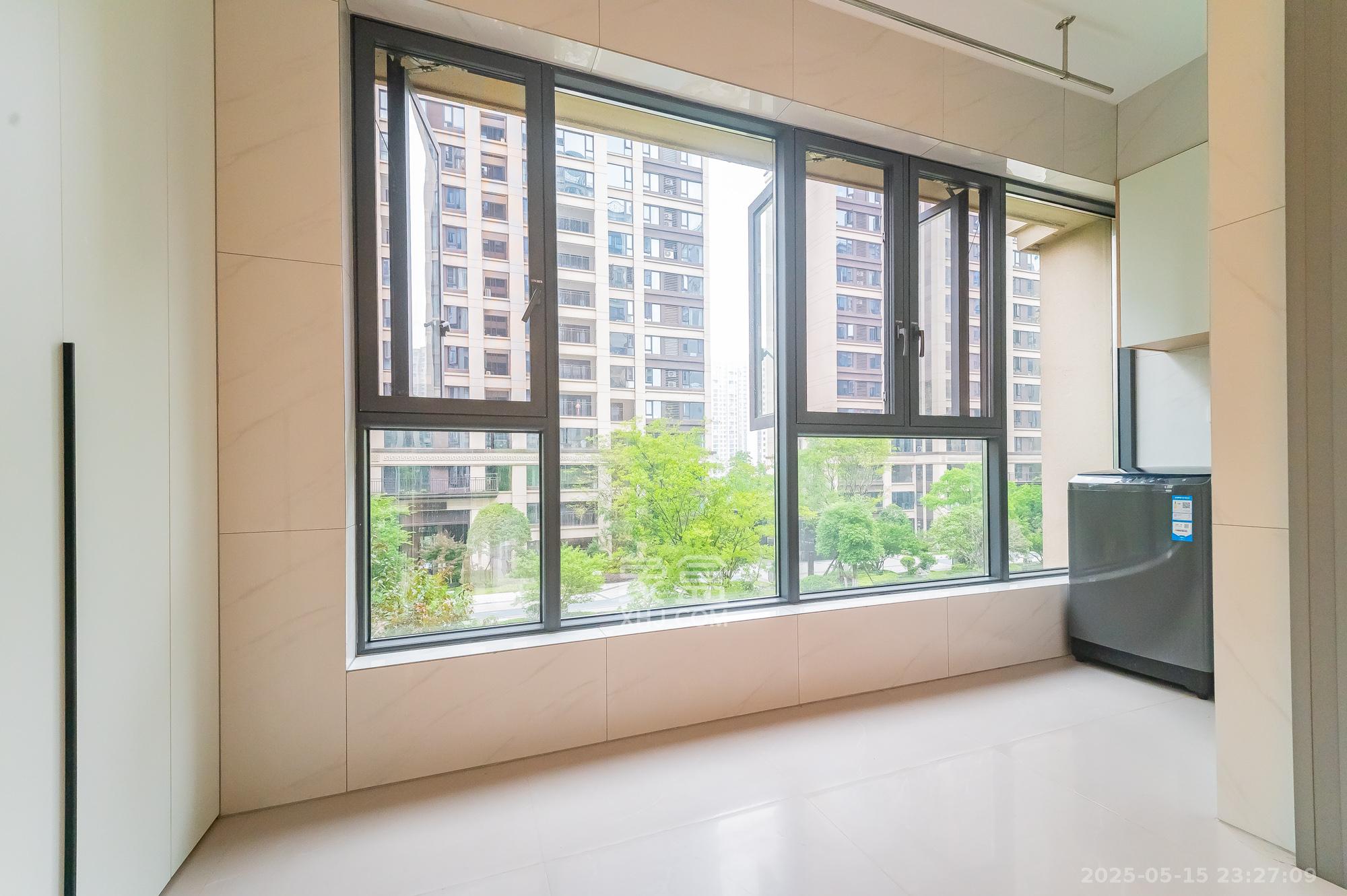 中交建发松雅院  4室2厅2卫    146.8万 中交建发松雅院  4室2厅2卫    146.8万阳台