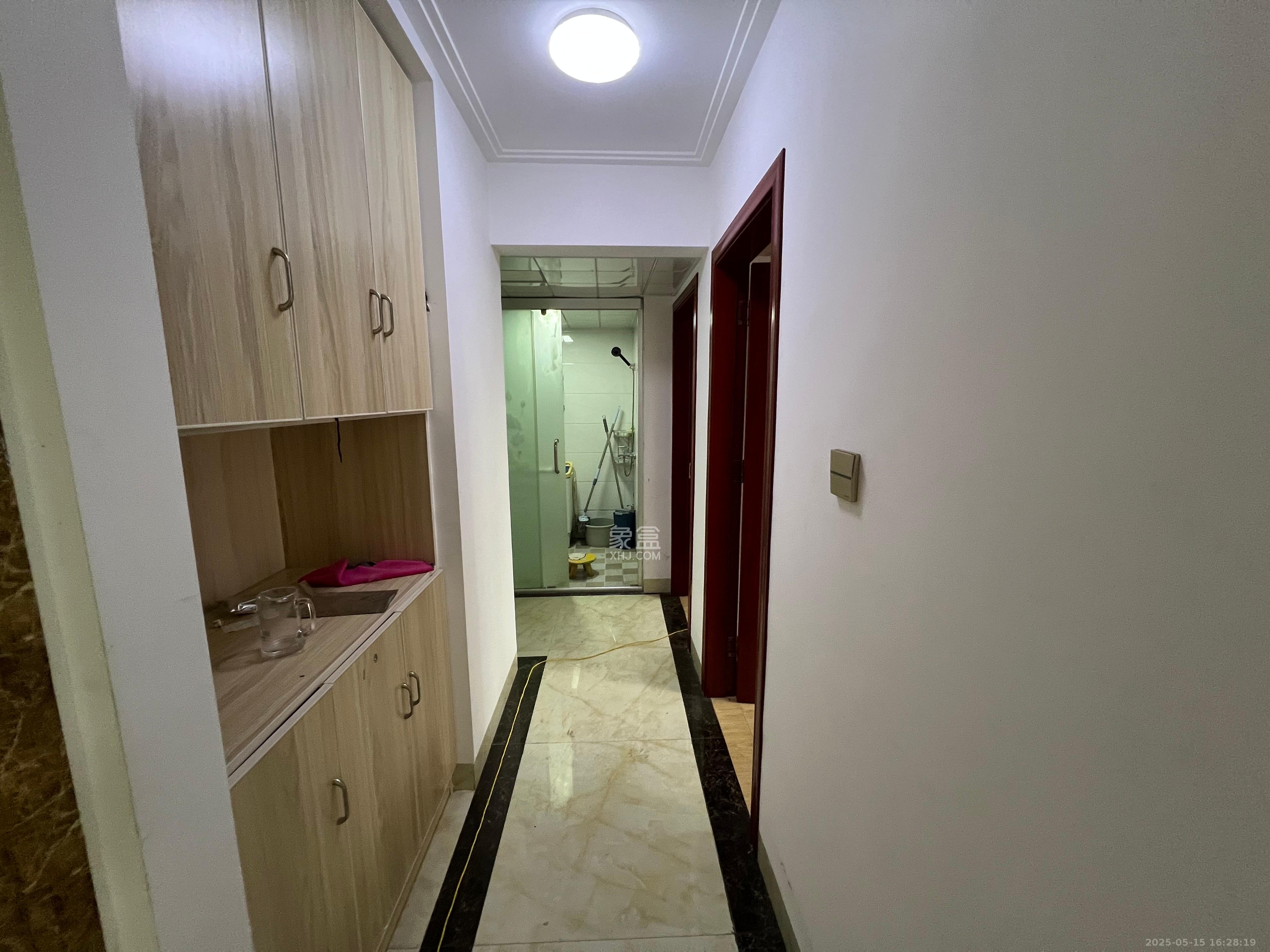 绿地之窗 2室1厅1卫 2200.0元/月 绿地之窗 2室1厅1卫 2200.0元/月室内图