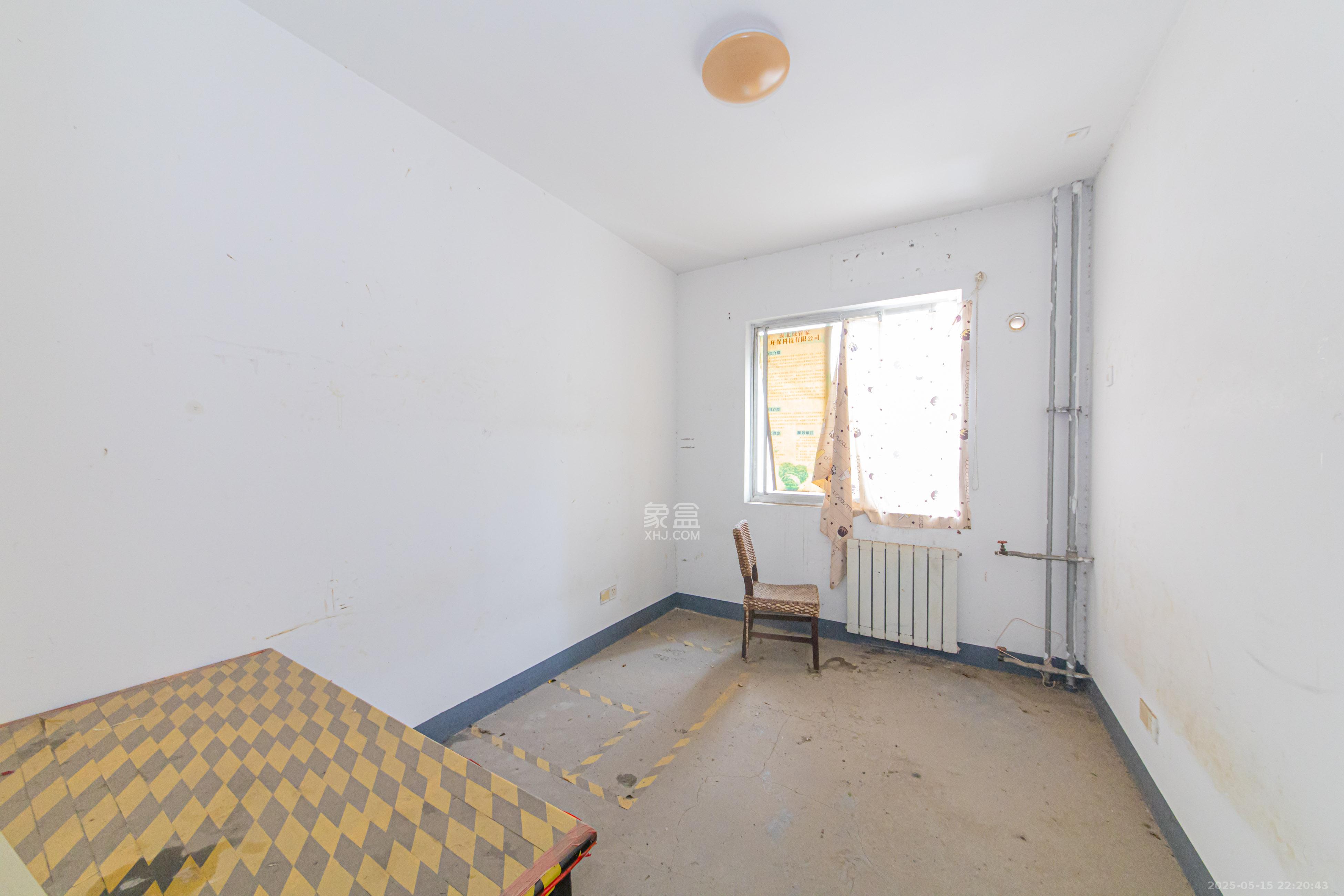 九峰小区(一二三四区) 4室2厅2卫 255.0万 九峰小区(一二三四区) 4室2厅2卫 255.0万卧室