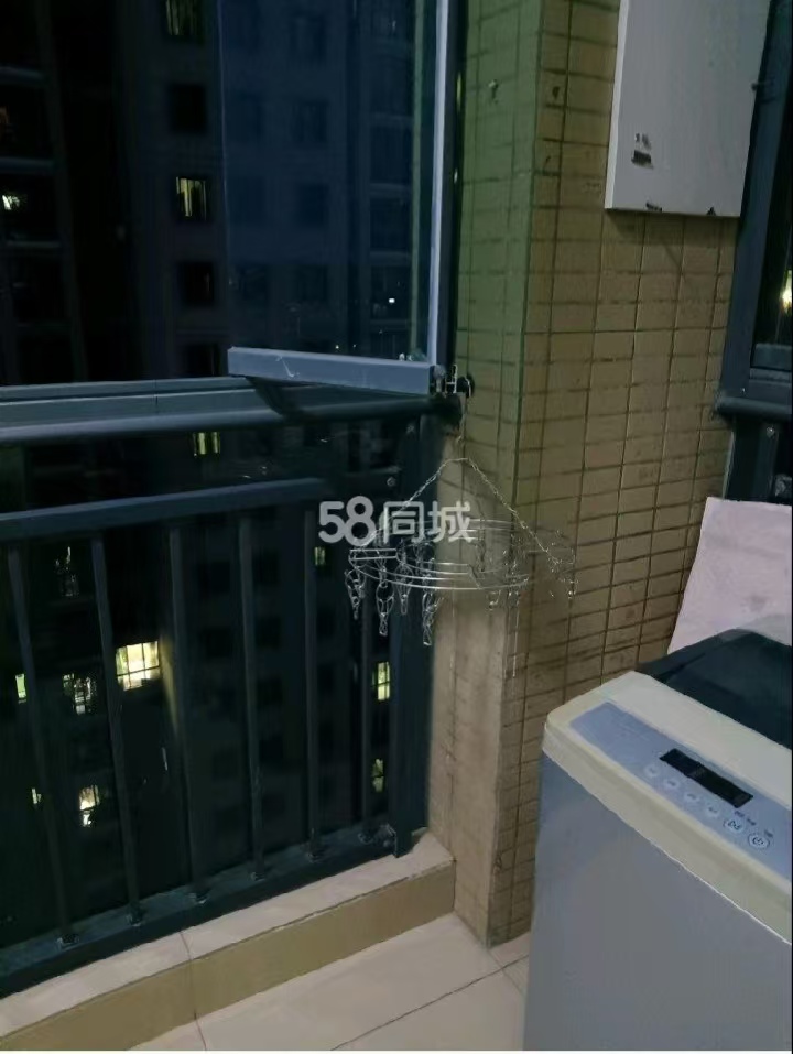 水映豪廷（一，二，三期）  1室1厅1卫   1400.00元/月室内图