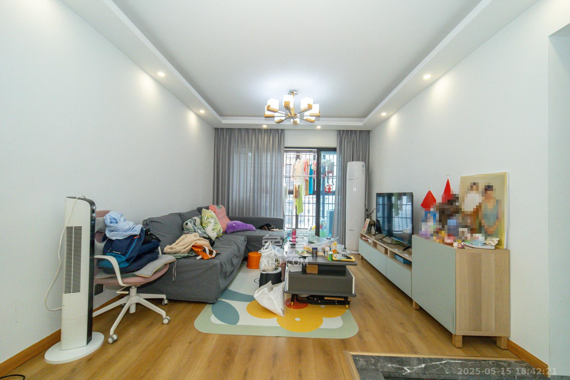 星湖湾二期高层 3室2厅1卫 65.0万 星湖湾二期高层 3室2厅1卫 65.0万客厅