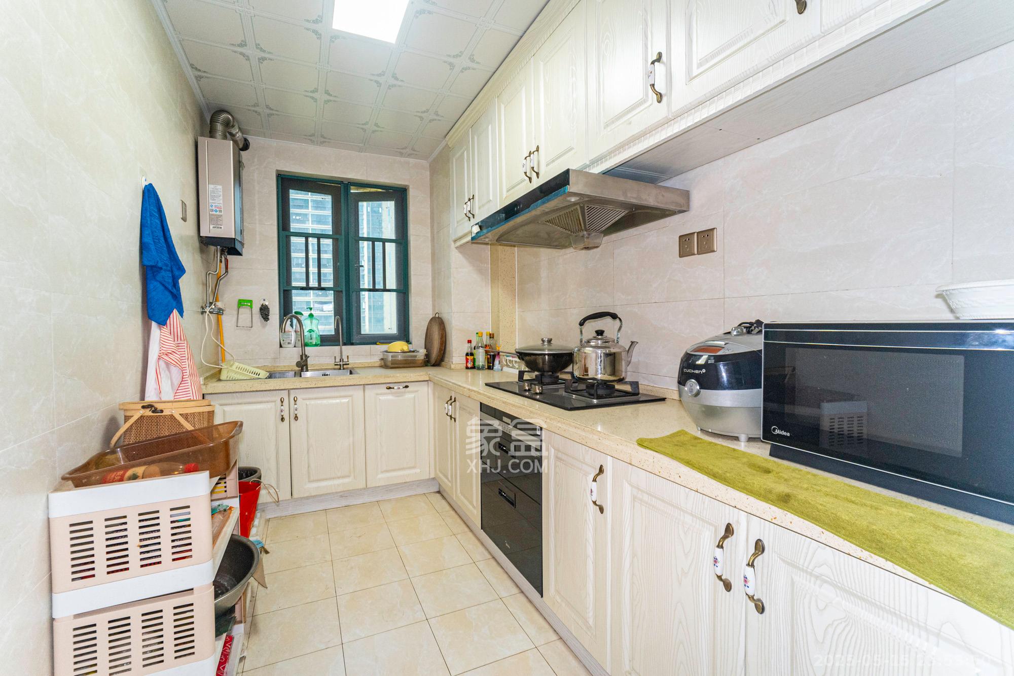 恒大翡翠华庭 3室2厅1卫 168.0万 恒大翡翠华庭 3室2厅1卫 168.0万厨房