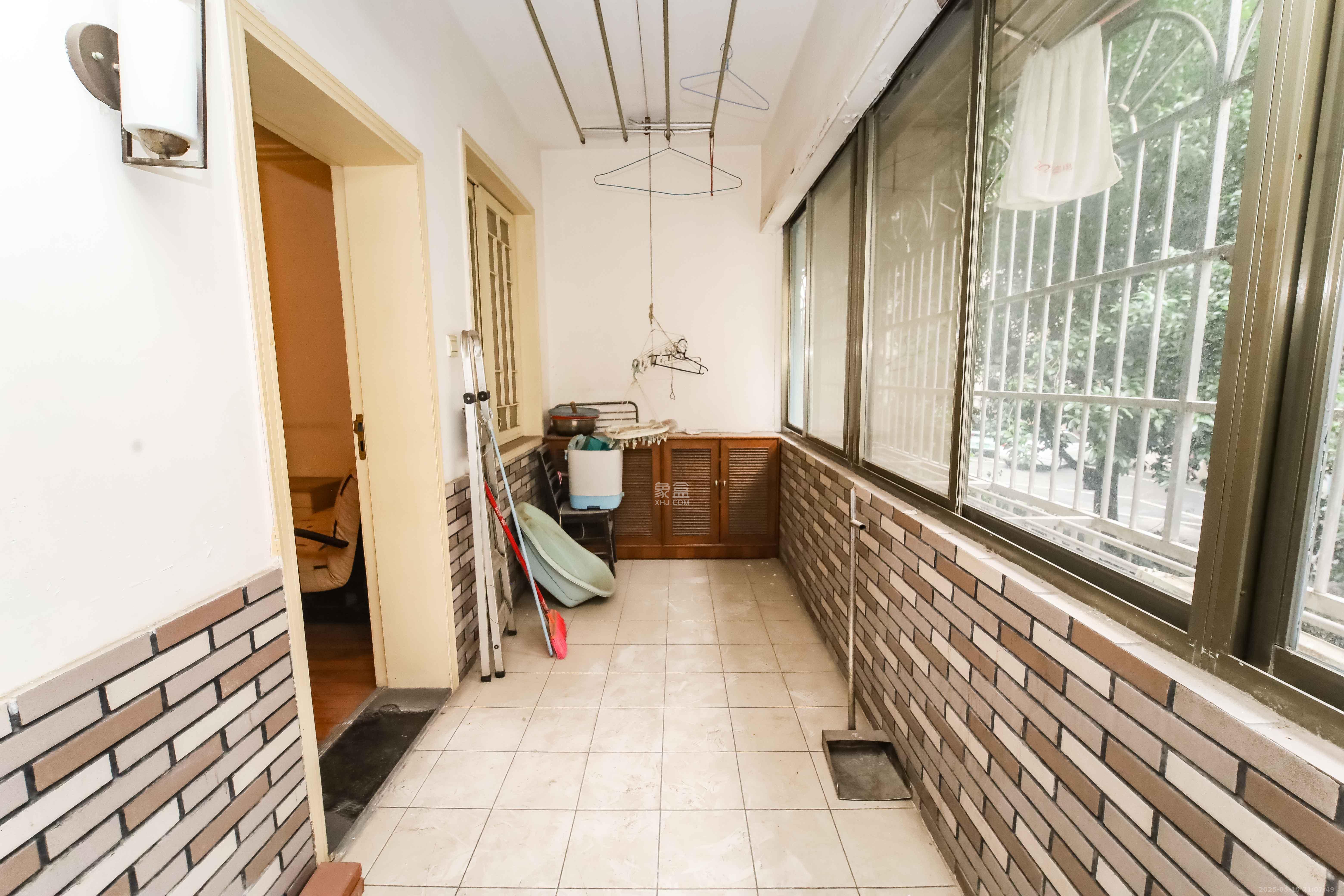 荷花园地税局宿舍  3室2厅2卫    92.8万 荷花园地税局宿舍  3室2厅2卫    92.8万阳台