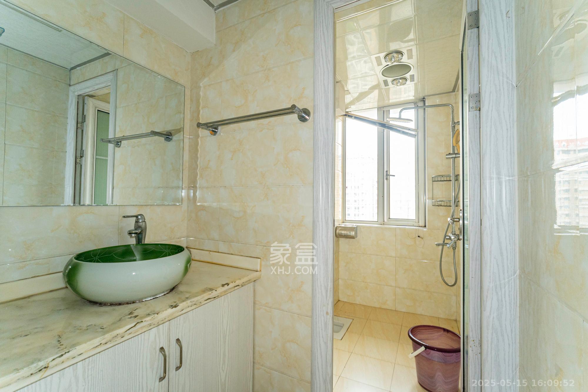 恒广国际景园一二区  3室2厅2卫    90.0万 恒广国际景园一二区  3室2厅2卫    90.0万卫生间