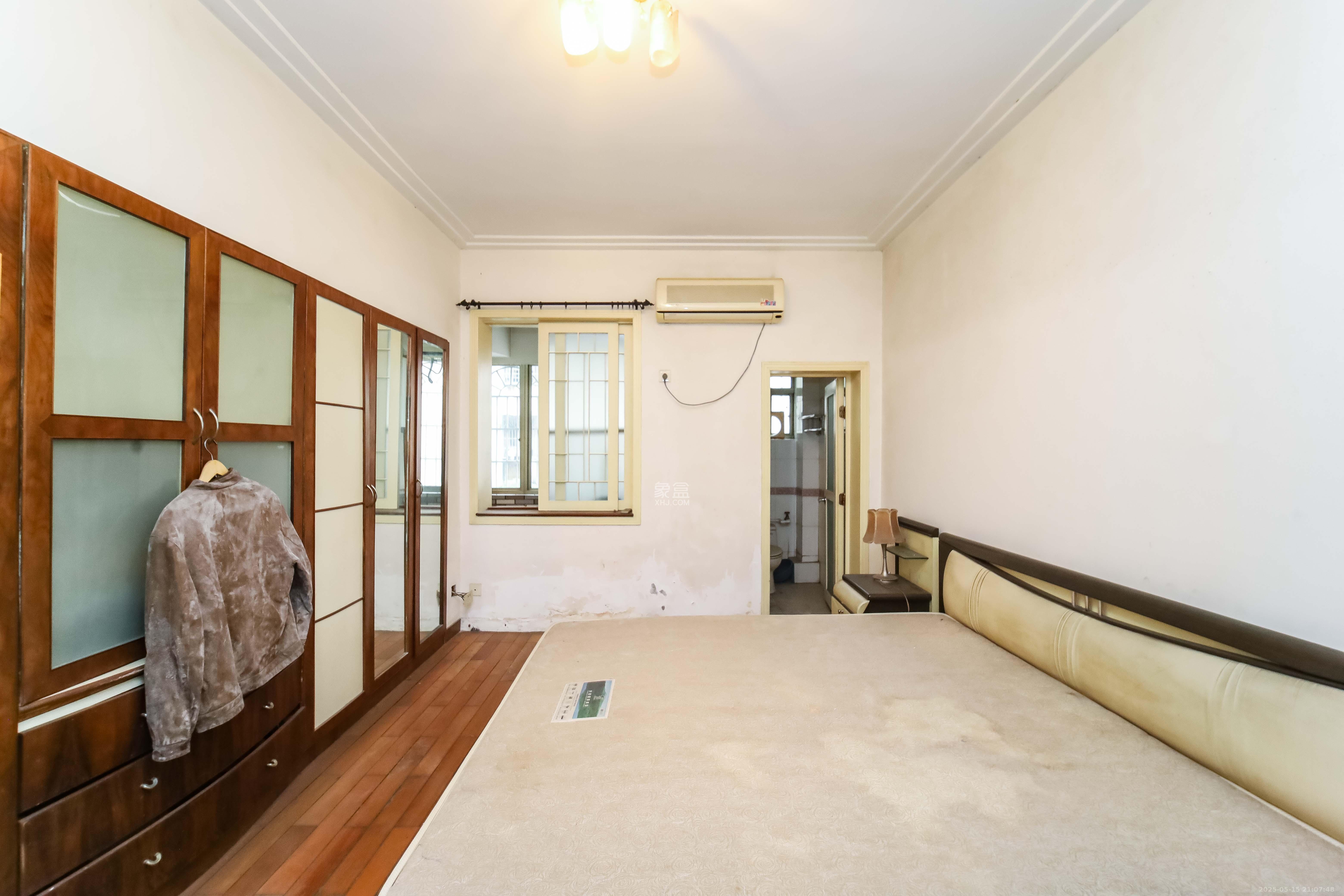 荷花园地税局宿舍  3室2厅2卫    92.8万 荷花园地税局宿舍  3室2厅2卫    92.8万卧室