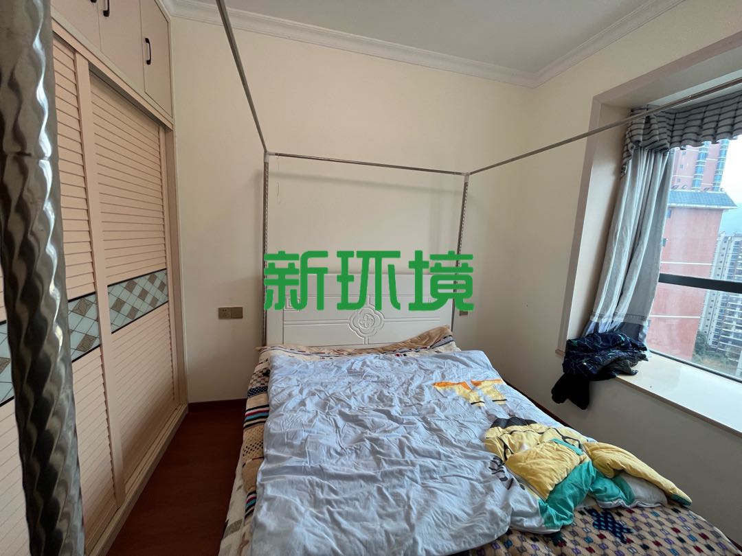 东方明珠  3室2厅2卫   59.00万客厅