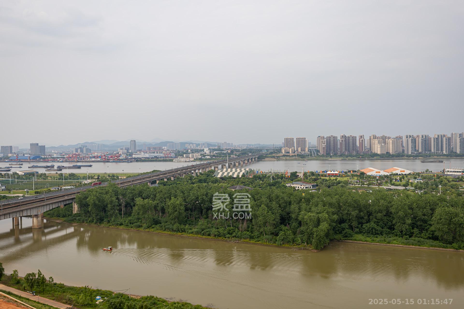 长燃润和天地(长润小区印湘江)  2室2厅1卫    50.0万 长燃润和天地(长润小区印湘江)  2室2厅1卫    50.0万客厅