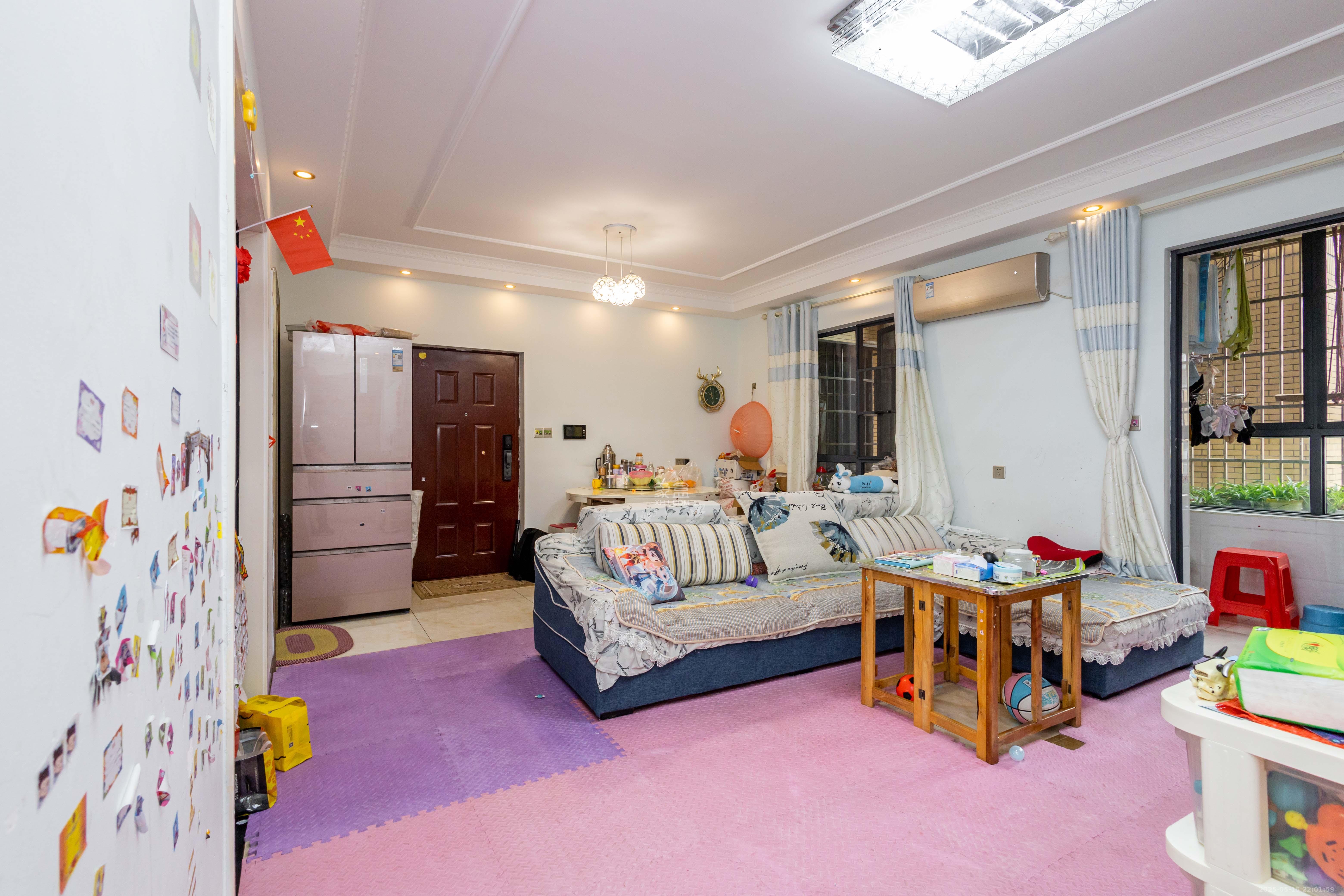 中国铁建国际城二期 3室2厅1卫 59.8万 中国铁建国际城二期 3室2厅1卫 59.8万客厅