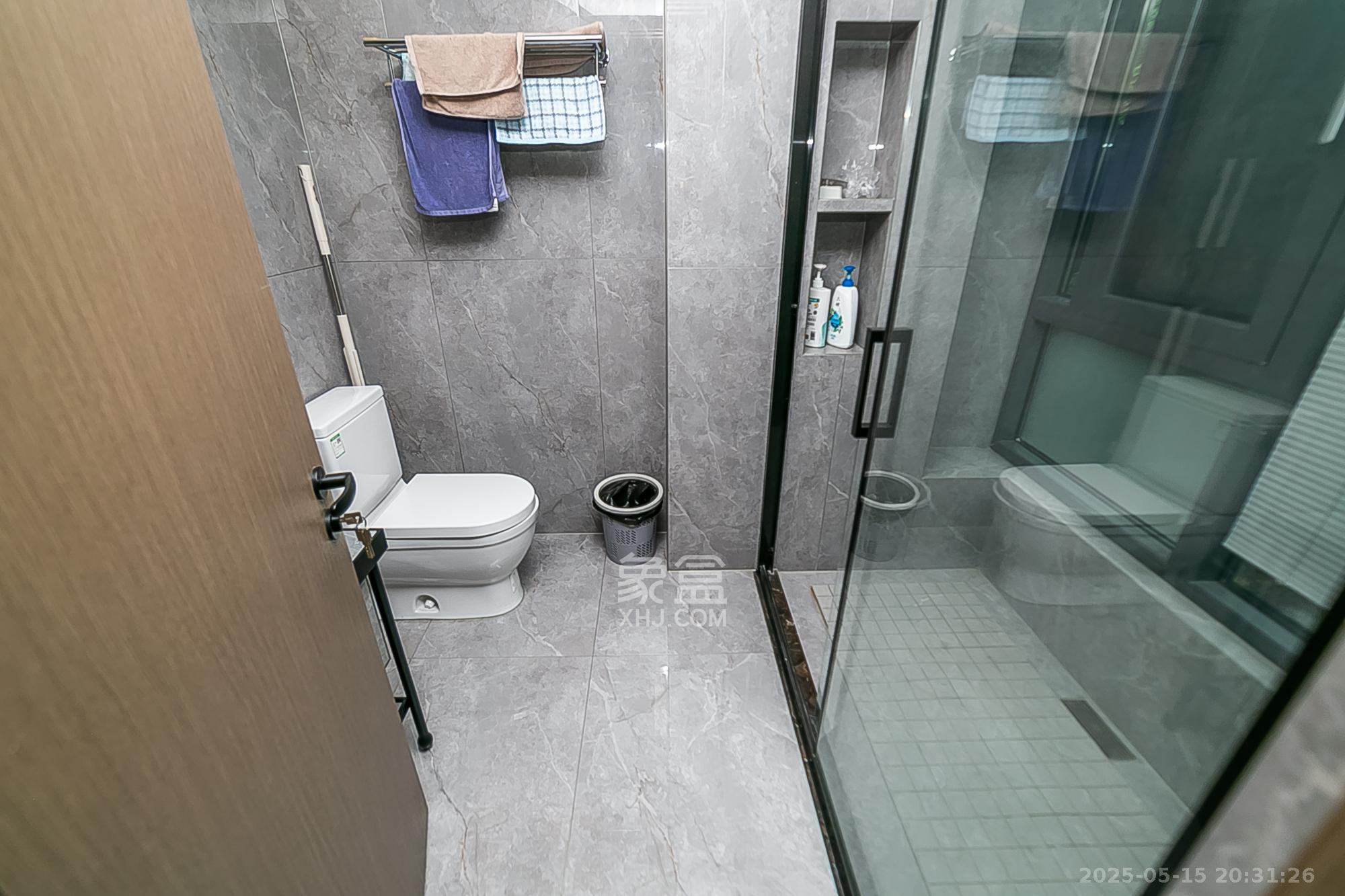 万科紫台  6室3厅6卫   550.00万卫生间