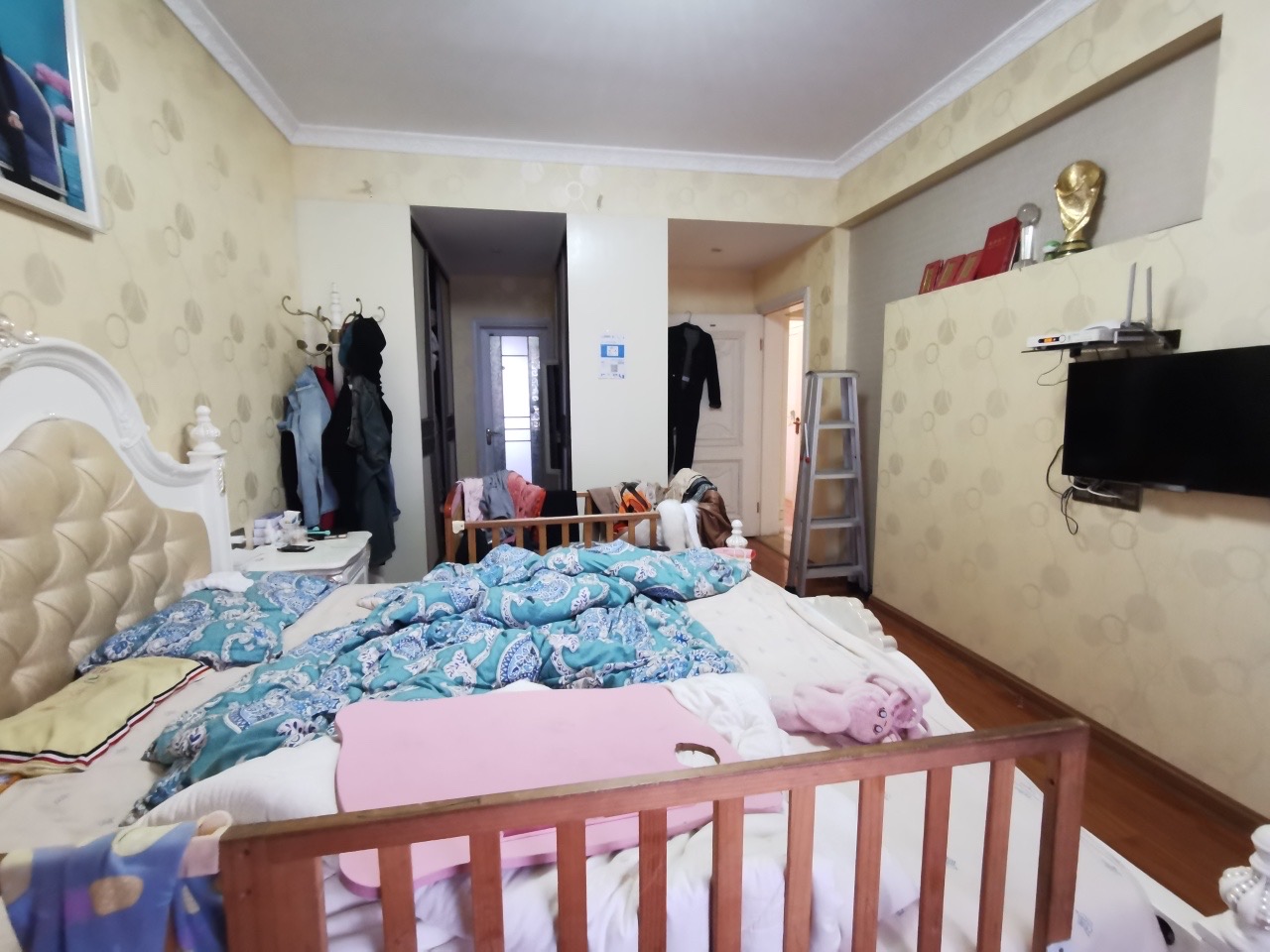 富厚名邸  4室2厅2卫    98.0万 富厚名邸  4室2厅2卫    98.0万客厅