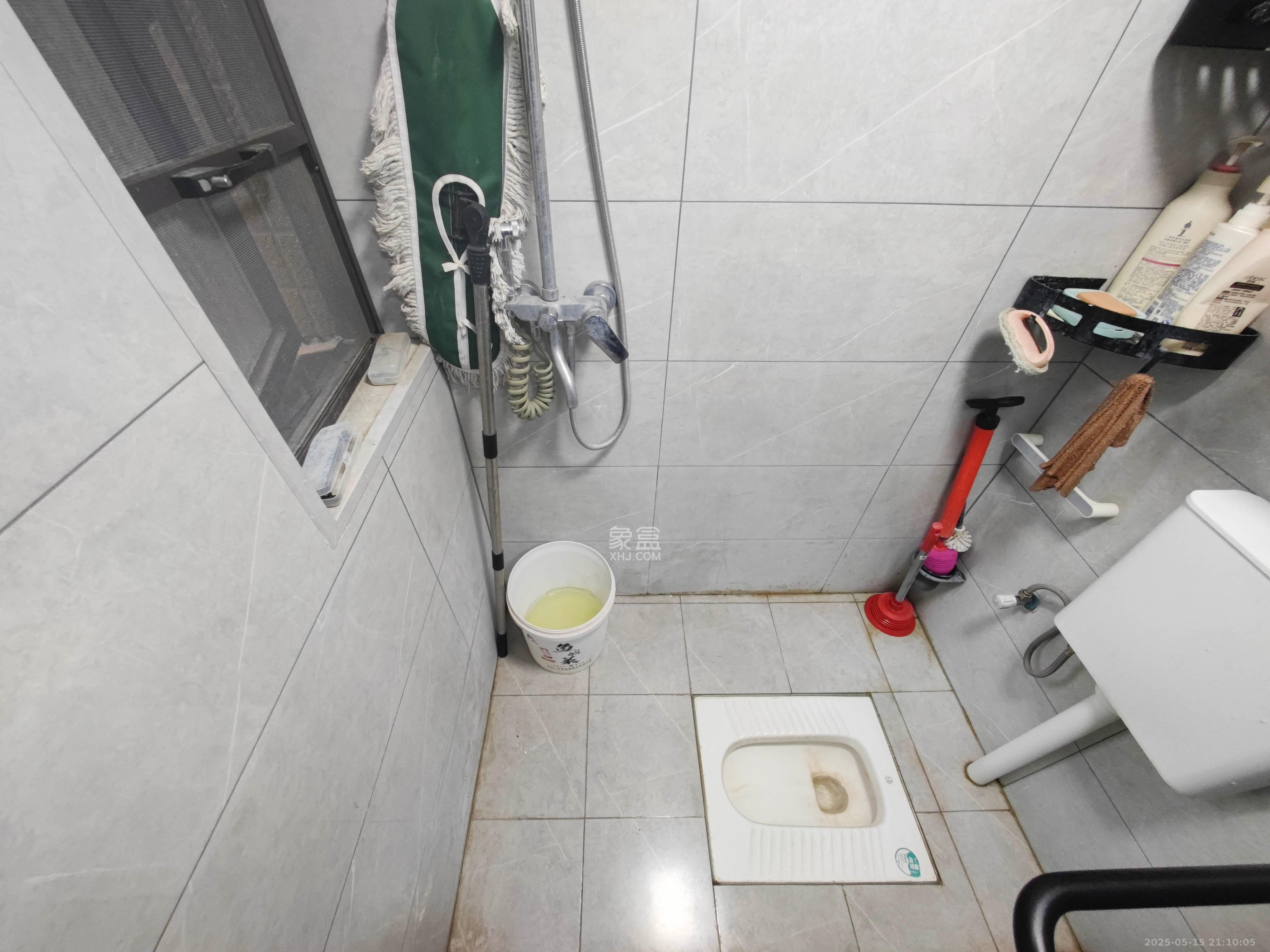 南城印象  3室2厅2卫    88.0万卫生间