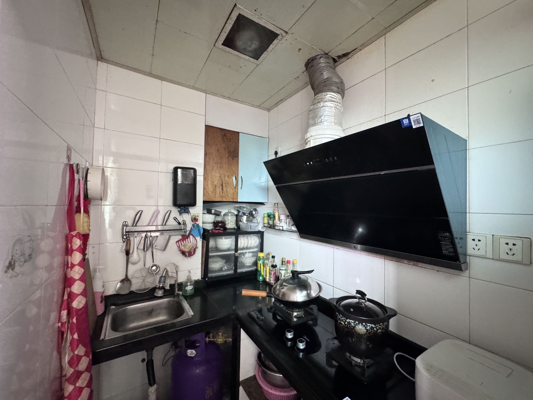 汇亘大厦 3室2厅1卫 90.0万 汇亘大厦 3室2厅1卫 90.0万客厅