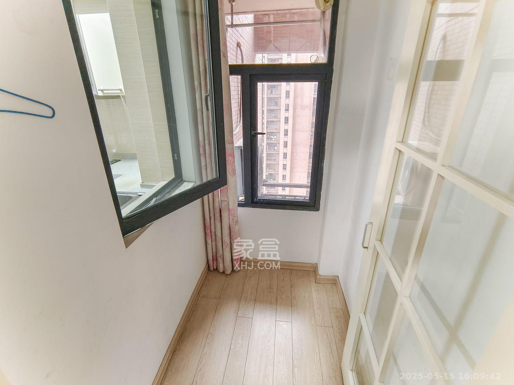 三一街区  3室2厅1卫   1500.00元/月室内图
