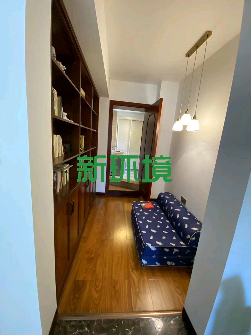 东方明珠  3室2厅2卫   82.00万客厅