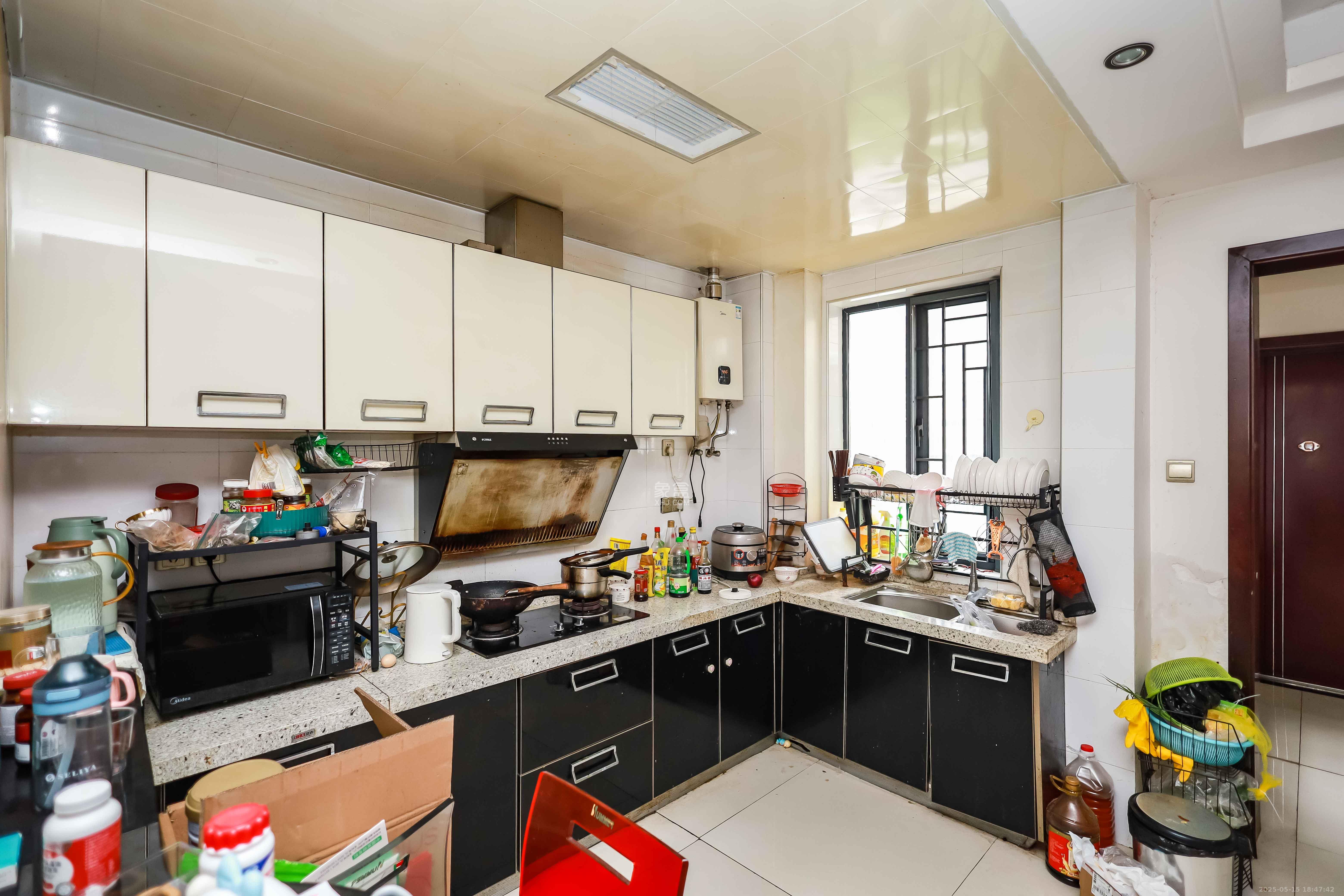 莱茵城  3室2厅2卫    95.8万 莱茵城  3室2厅2卫    95.8万厨房