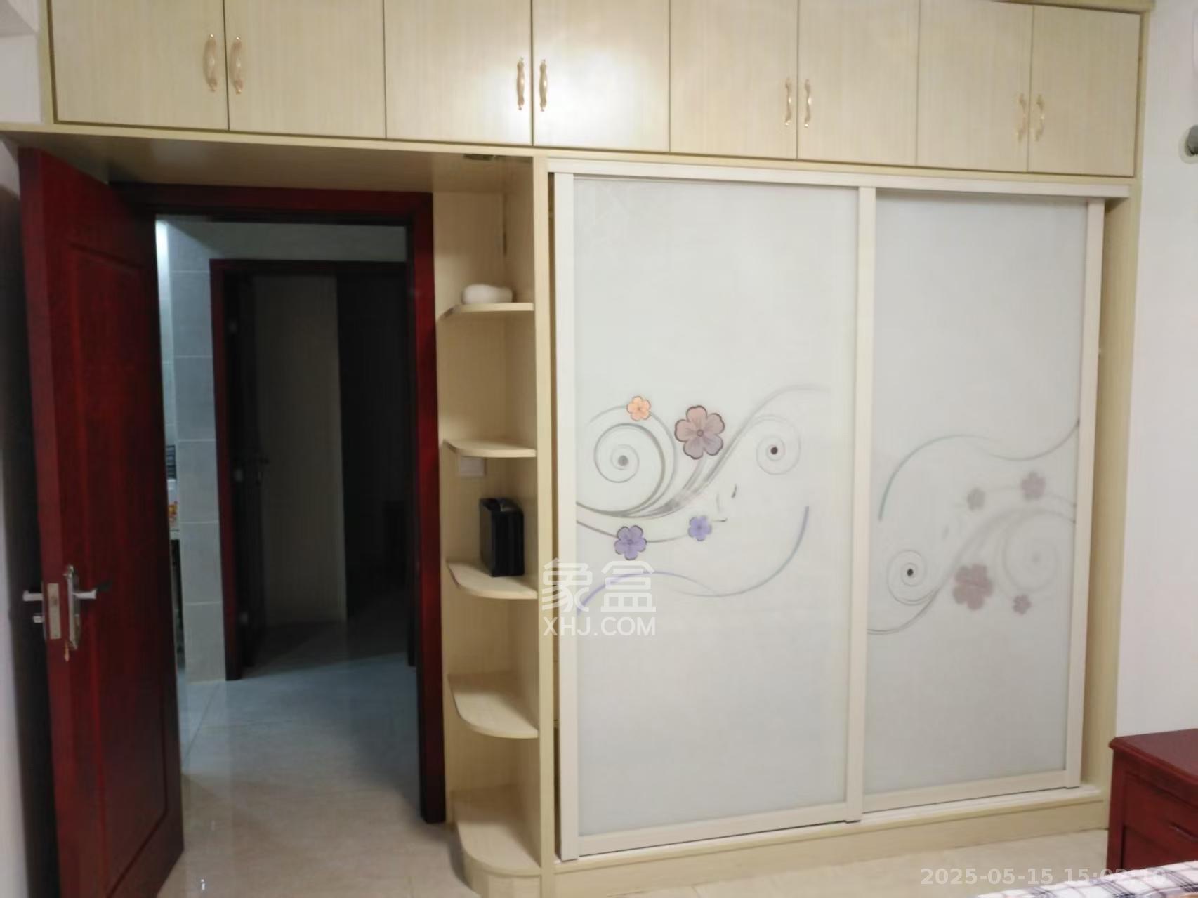 南庭城果  3室2厅1卫   2300.00元/月室内图