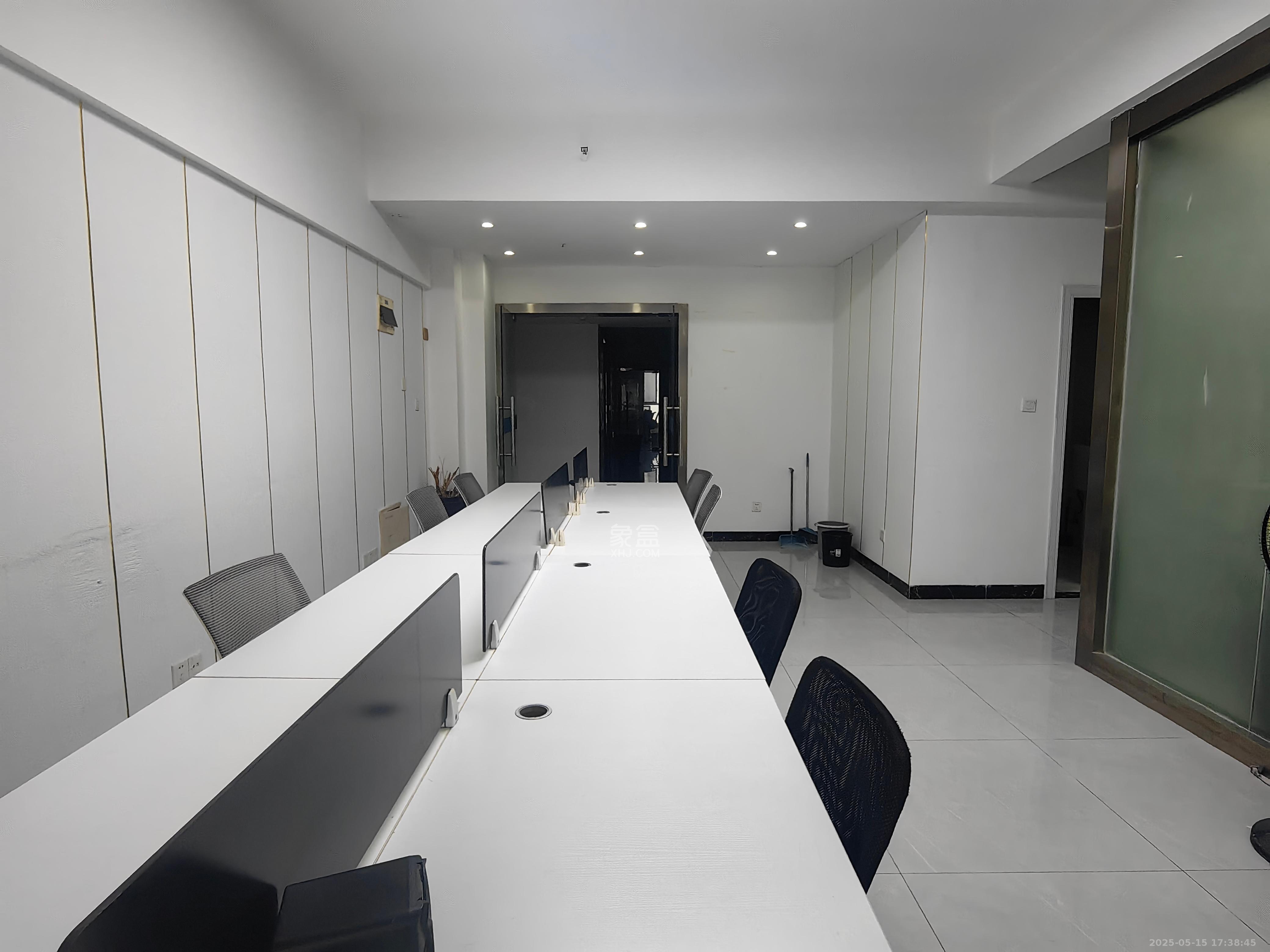 MOMA当代广场  2室1厅1卫    2400.0元/月 MOMA当代广场  2室1厅1卫    2400.0元/月室内图