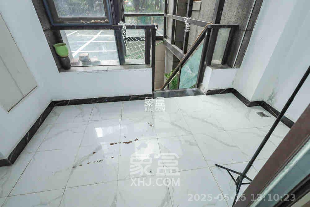 绿地中央广场  4室2厅1卫   2900.00元/月室内图