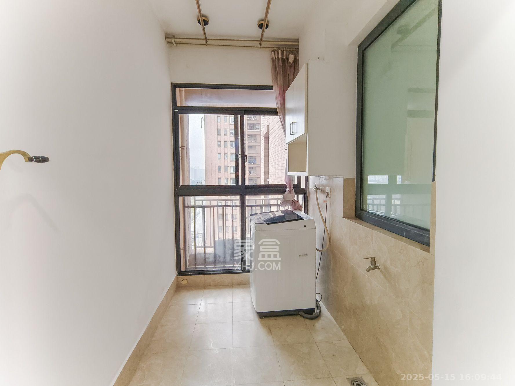 三一街区  3室2厅1卫   1500.00元/月室内图