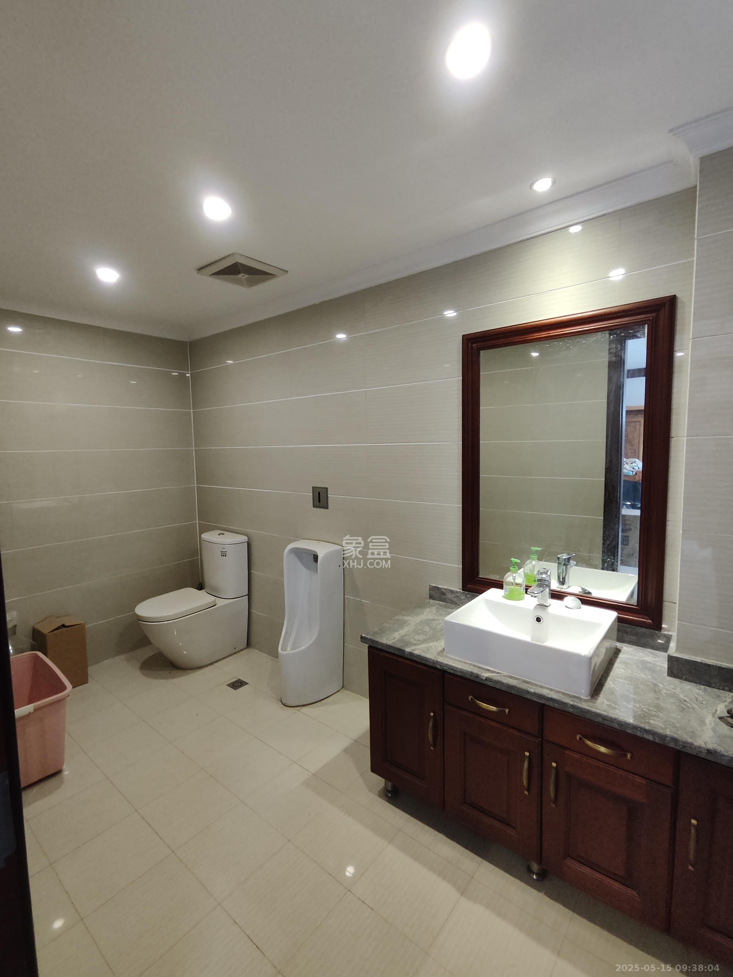 藏珑湖上国际花园 5室2厅3卫 15000.0元/月 藏珑湖上国际花园 5室2厅3卫 15000.0元/月室内图