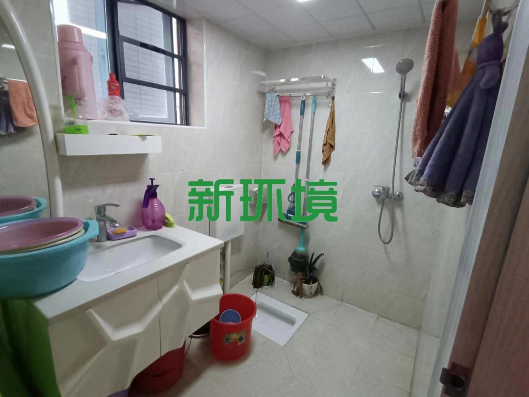 东方明珠  3室2厅2卫   79.80万客厅