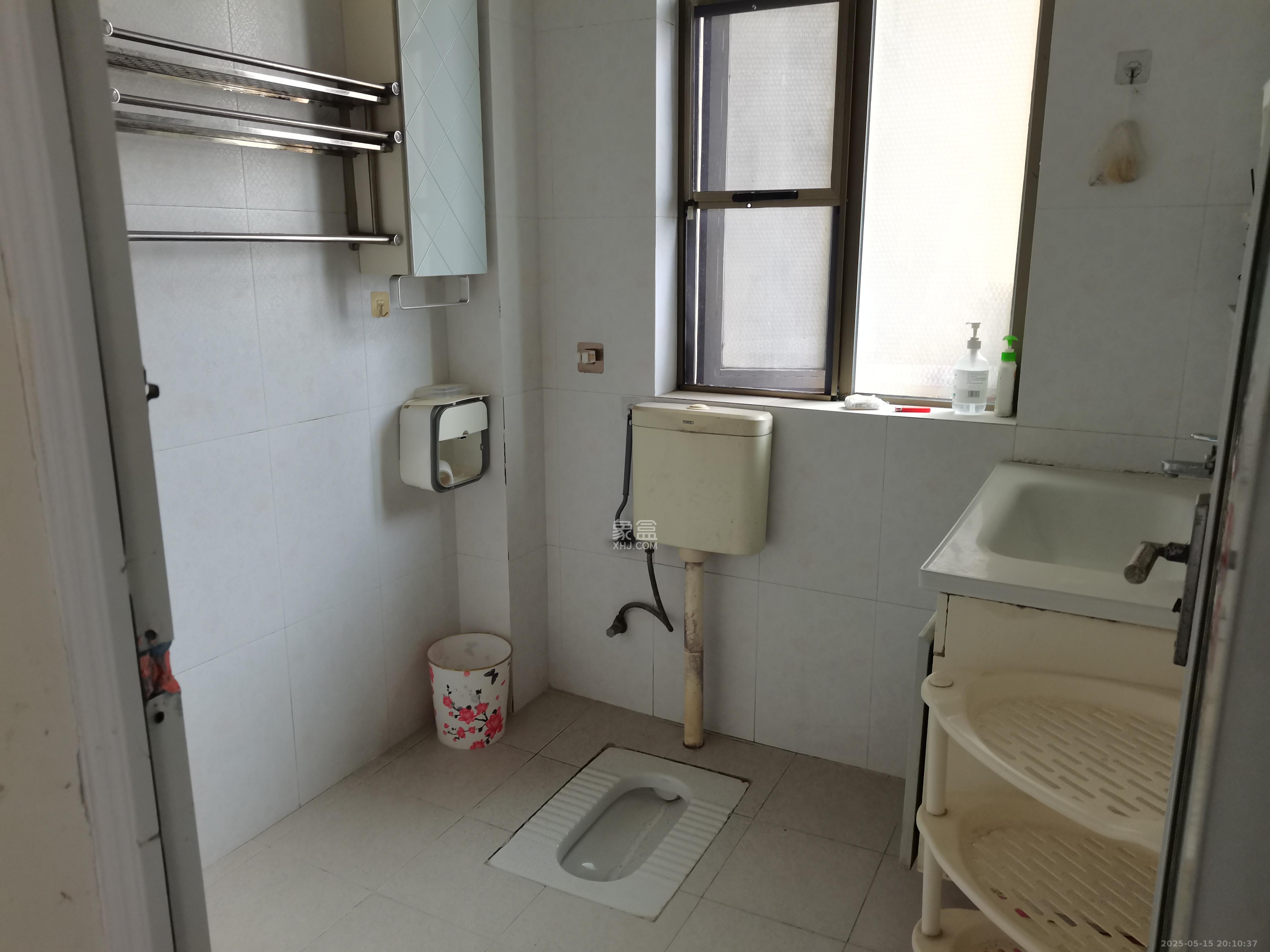 层上观邸  3室2厅1卫   2200.00元/月室内图