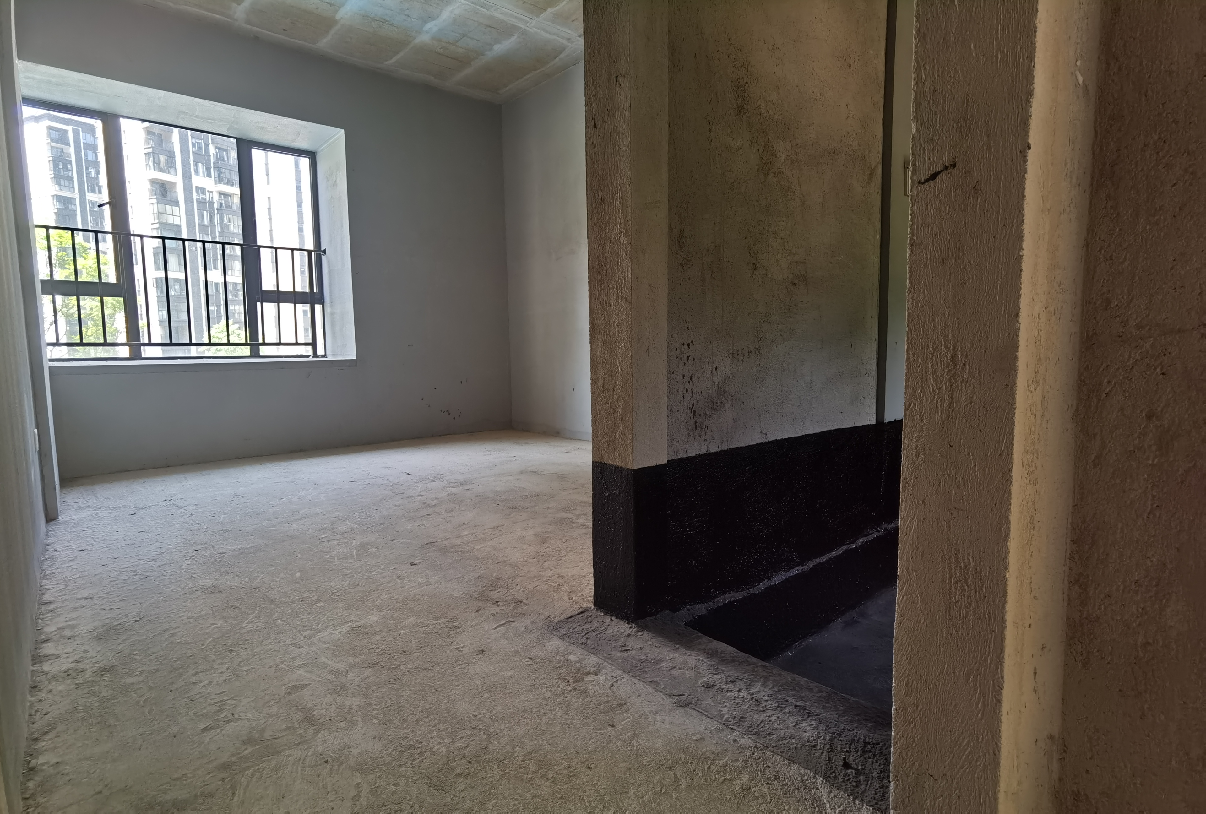中建凤栖台  4室2厅2卫   62.80万卧室