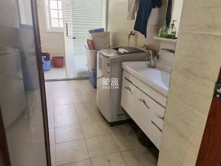 卧龙港  3室2厅2卫   1800.00元/月室内图