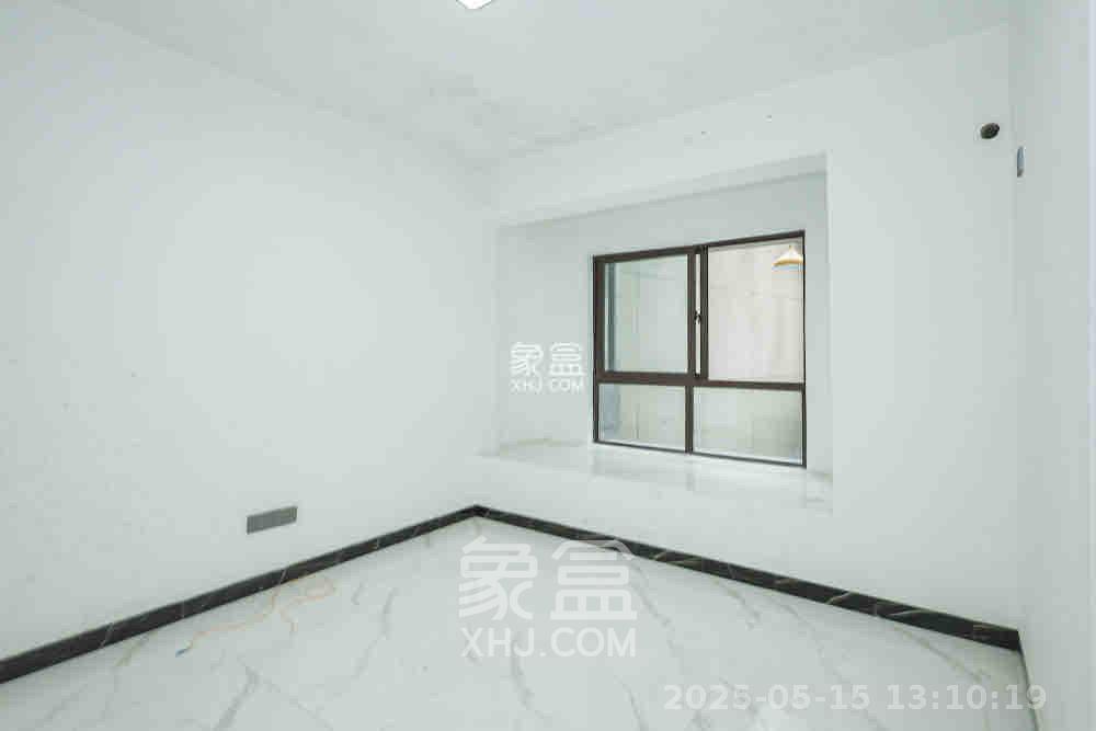 绿地中央广场  4室2厅1卫   2900.00元/月室内图