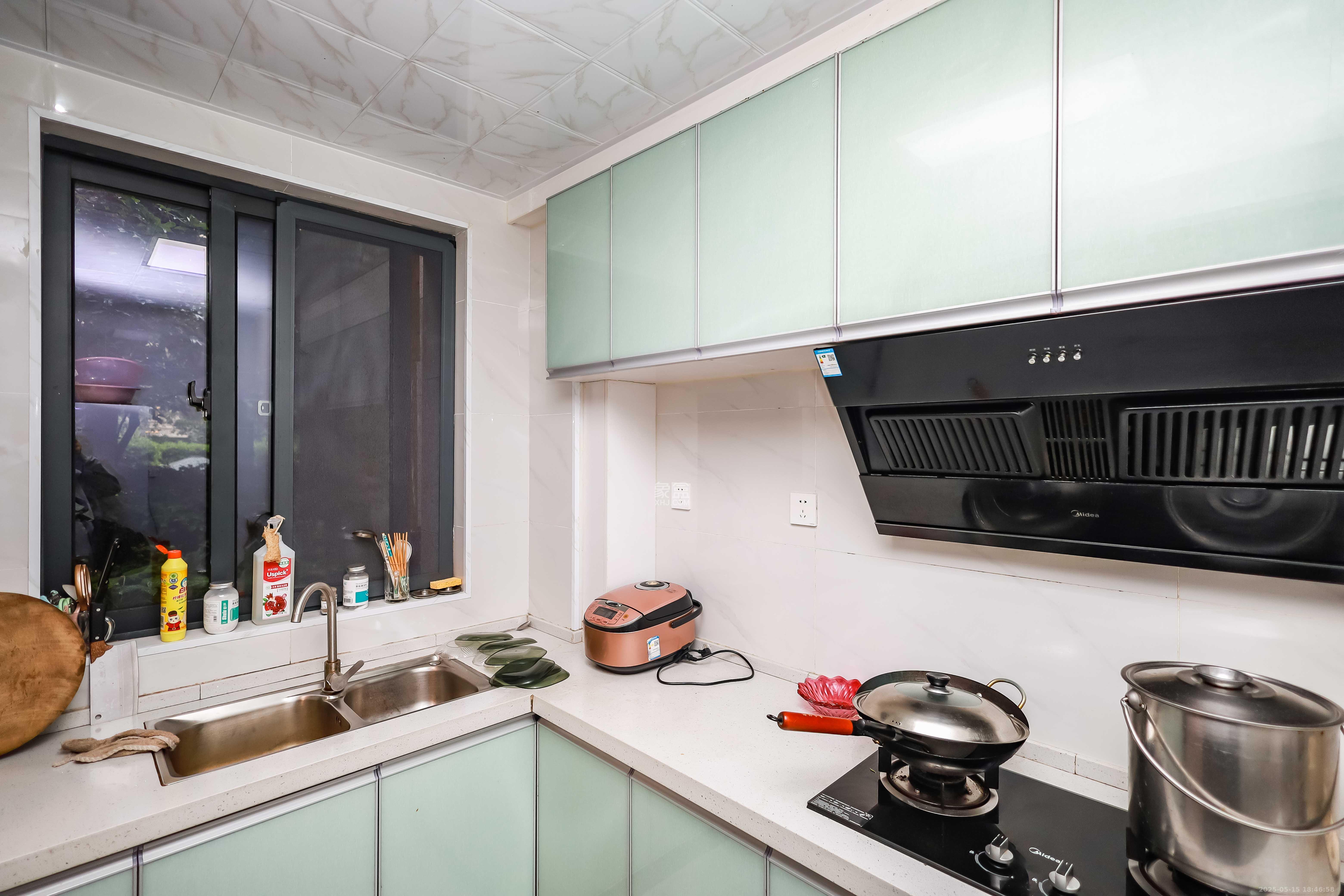 长房云时代  3室2厅2卫    92.0万厨房