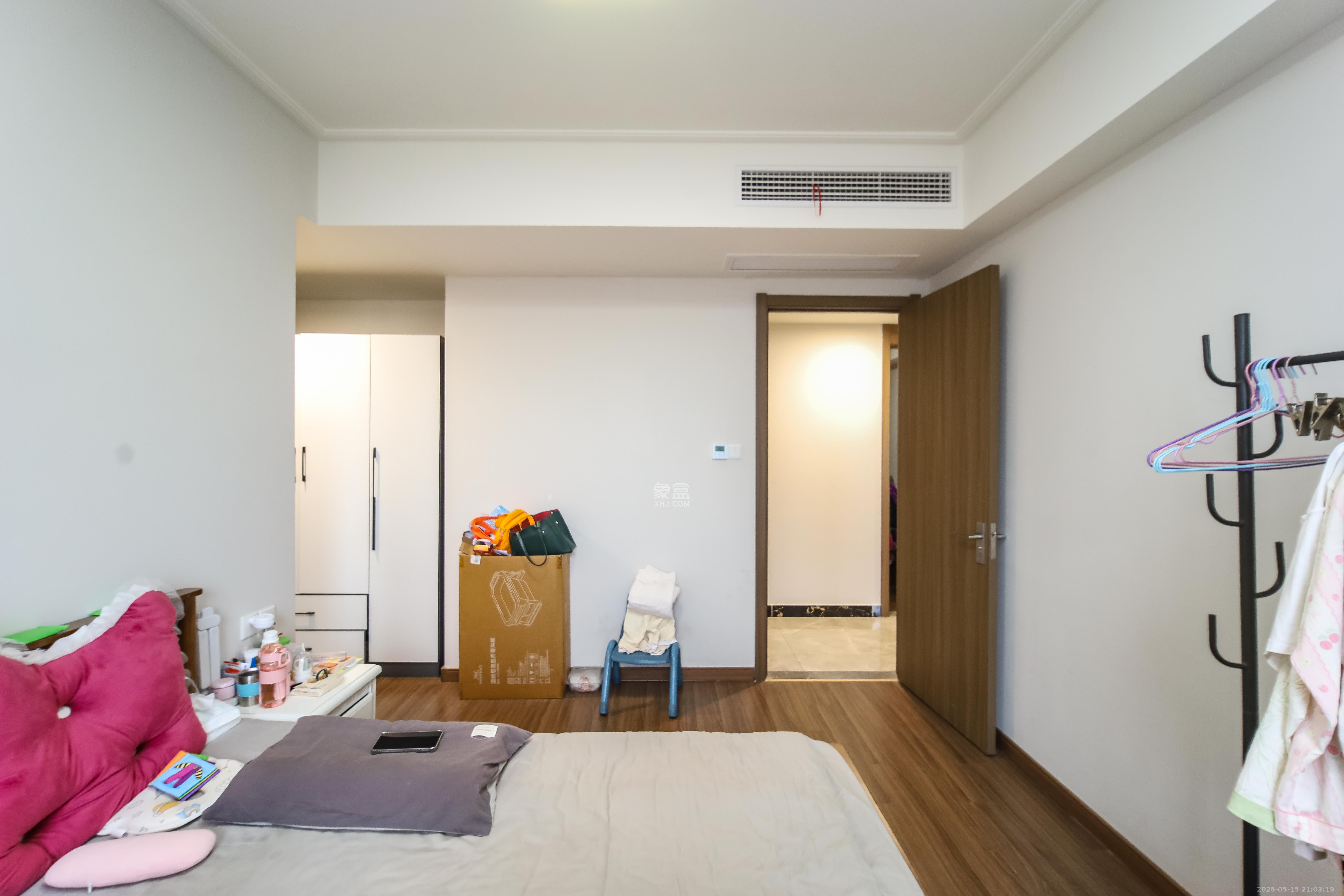 保利中环广场（保利中悦苑）  4室2厅2卫   186.00万卧室