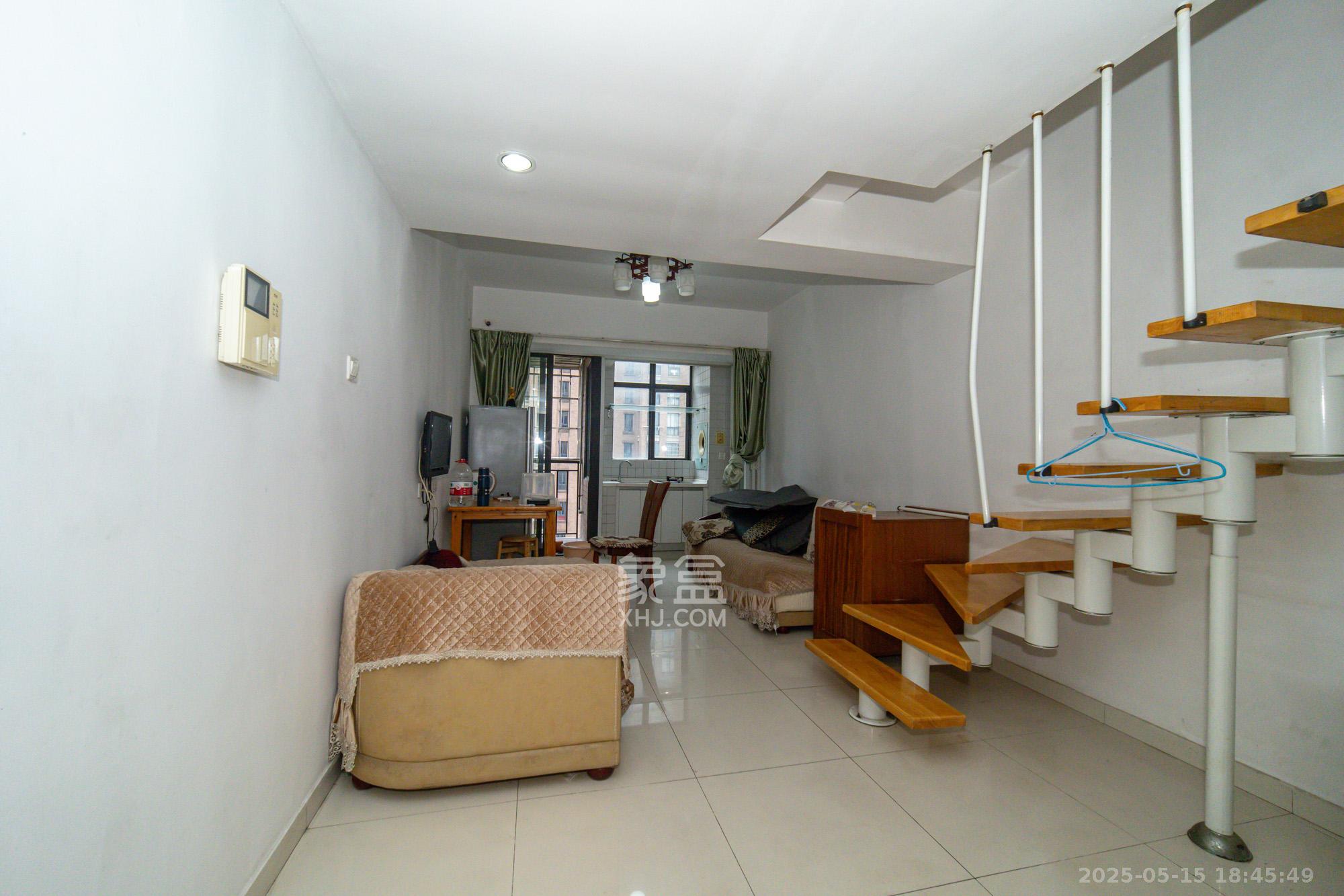 华润凤凰城一期 1室1厅1卫 29.8万 华润凤凰城一期 1室1厅1卫 29.8万客厅