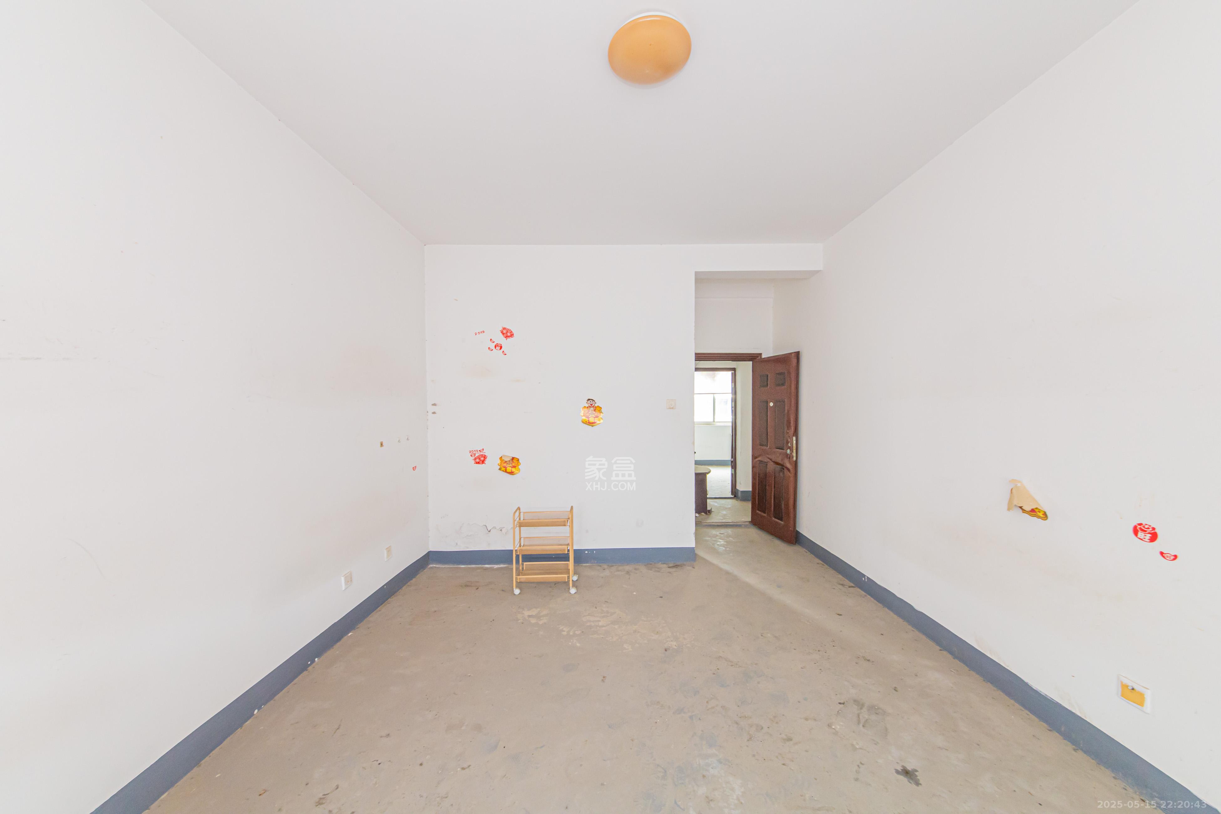 九峰小区(一二三四区) 4室2厅2卫 255.0万 九峰小区(一二三四区) 4室2厅2卫 255.0万卧室