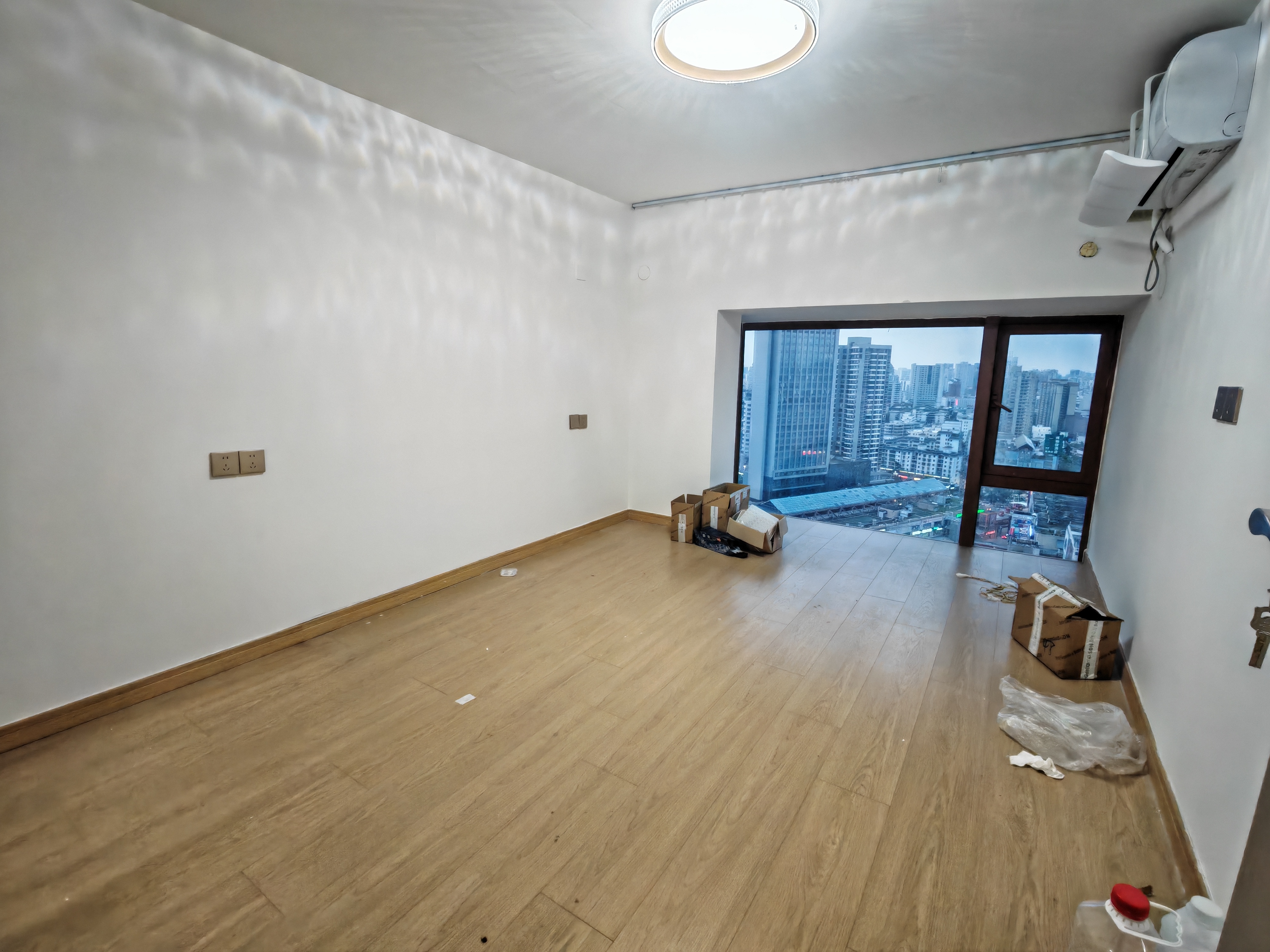 金龙城市广场二期 5室2厅2卫 6500.0元/月 金龙城市广场二期 5室2厅2卫 6500.0元/月室内图