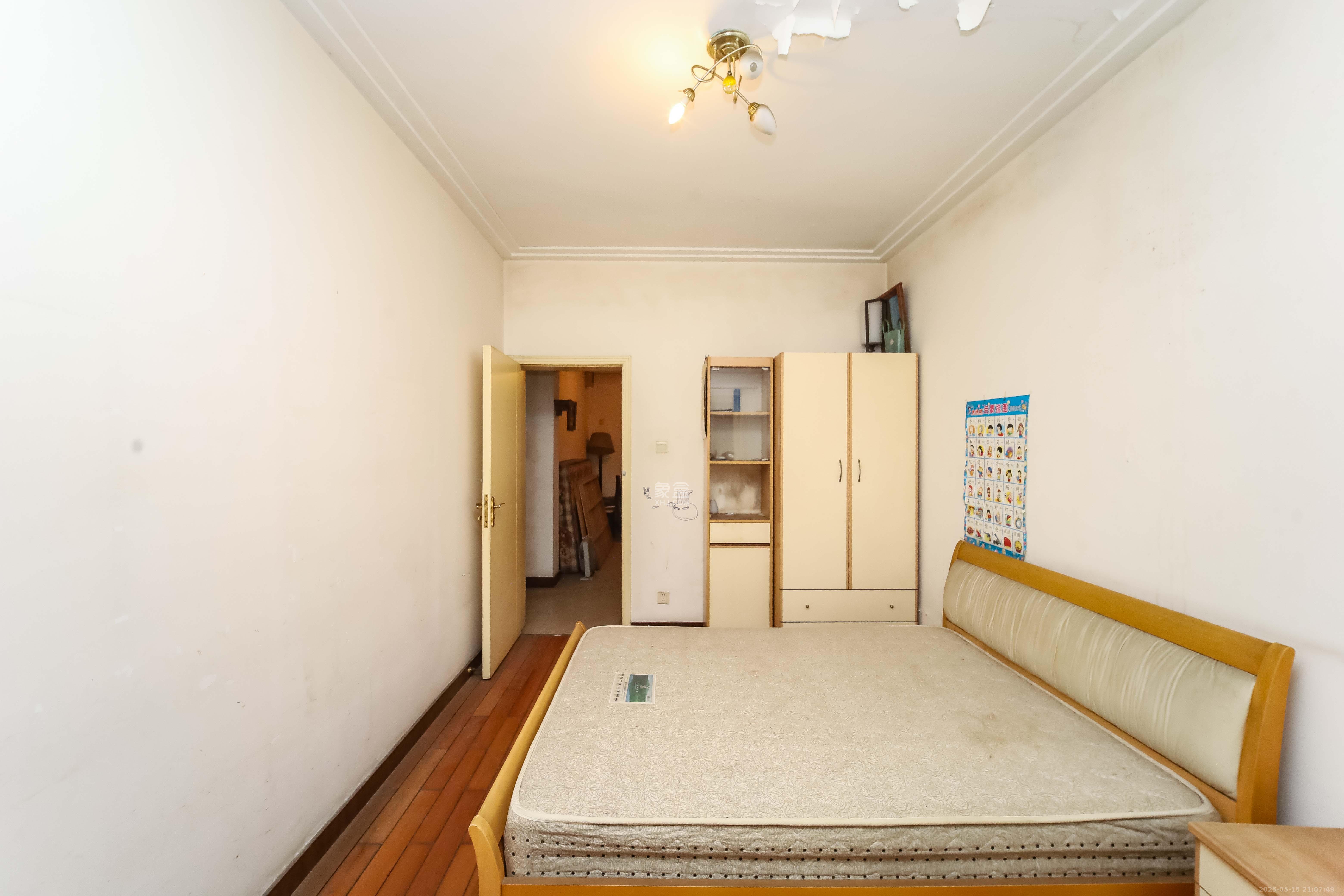 荷花园地税局宿舍  3室2厅2卫    92.8万 荷花园地税局宿舍  3室2厅2卫    92.8万卧室