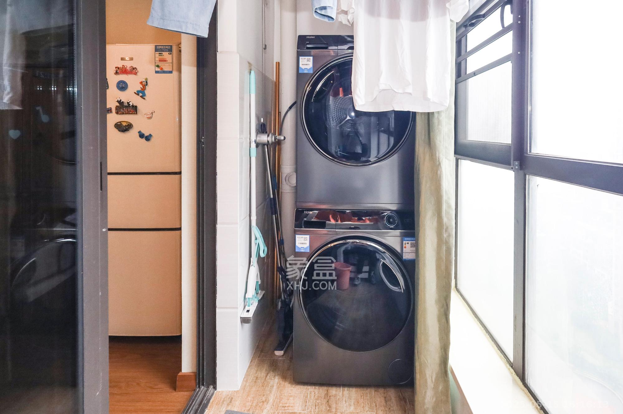 绿地海外滩一期  3室2厅2卫   85.00万阳台