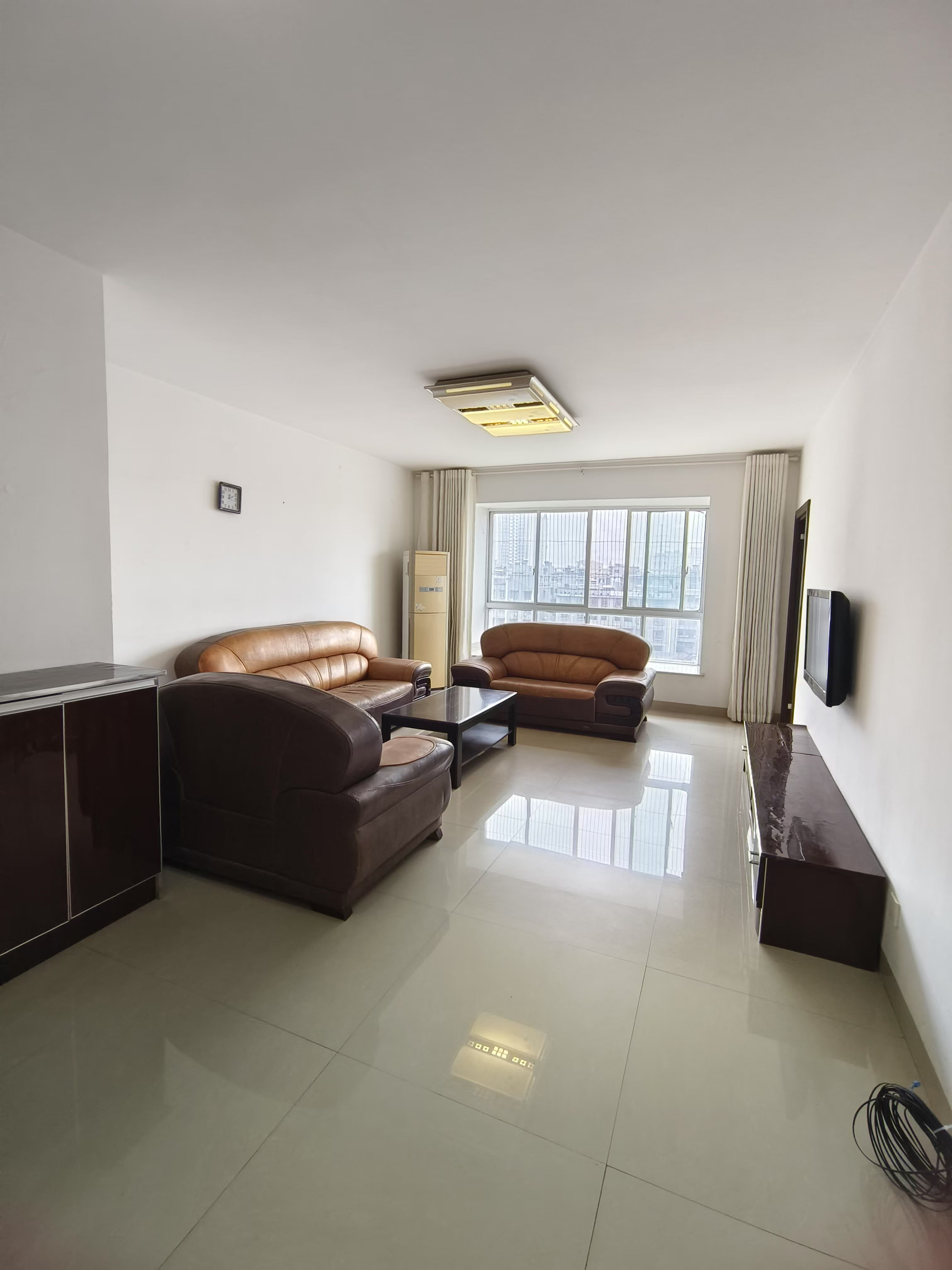 银色现代城 3室2厅2卫 2000.0元/月 银色现代城 3室2厅2卫 2000.0元/月室内图