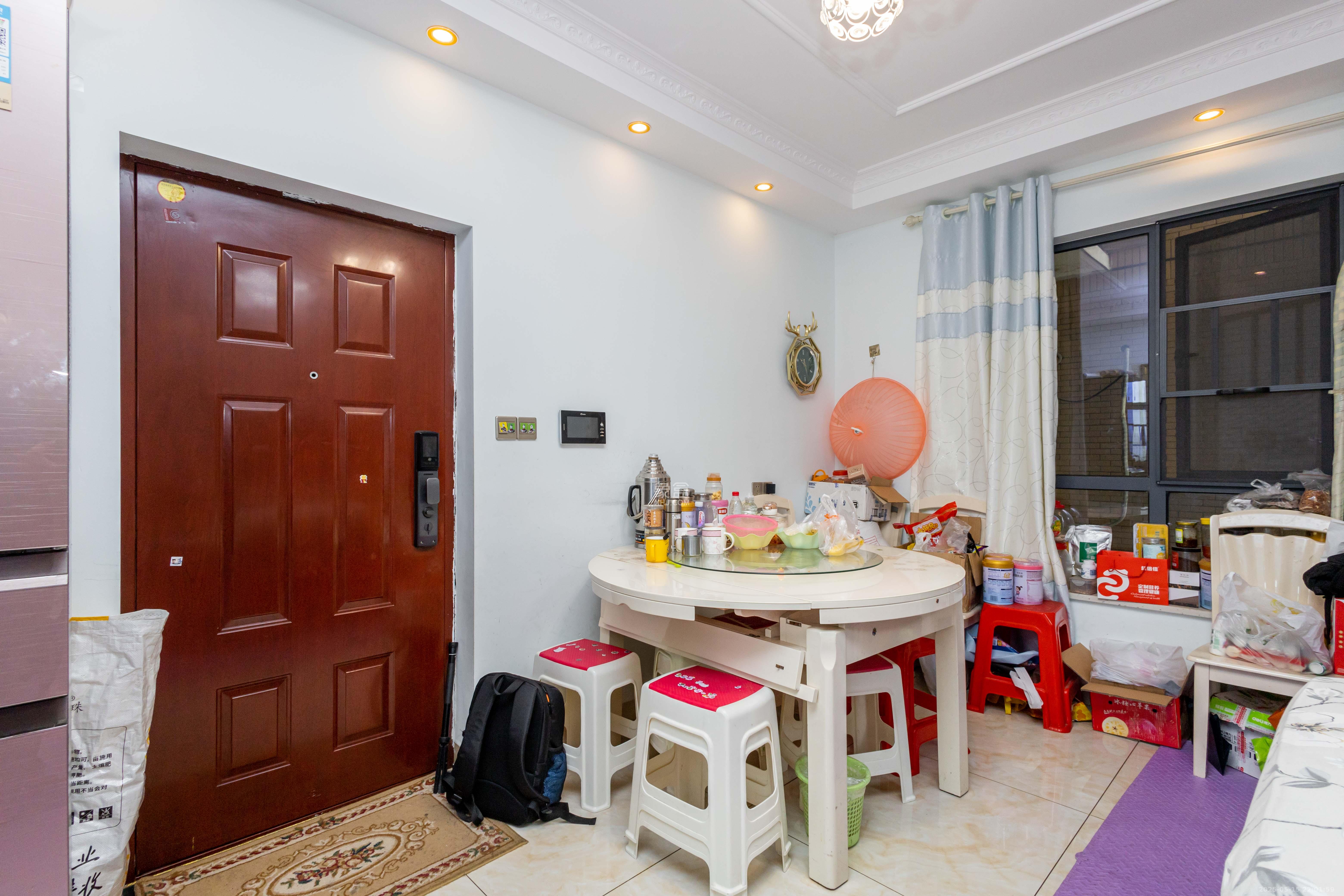 中国铁建国际城二期 3室2厅1卫 59.8万 中国铁建国际城二期 3室2厅1卫 59.8万客厅