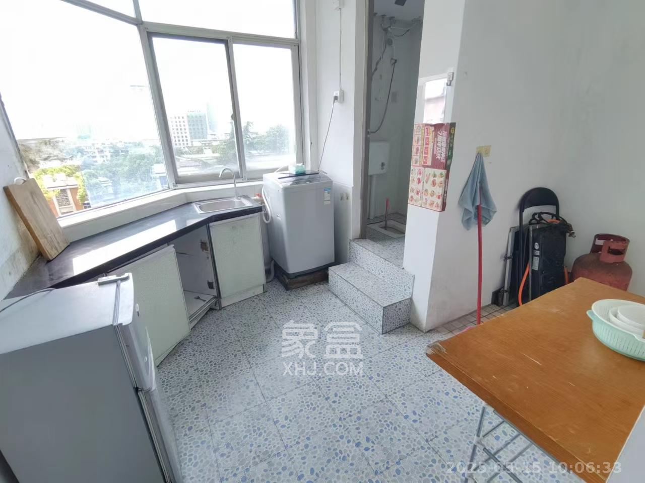 水泵厂宿舍  1室1厅1卫   900.00元/月室内图