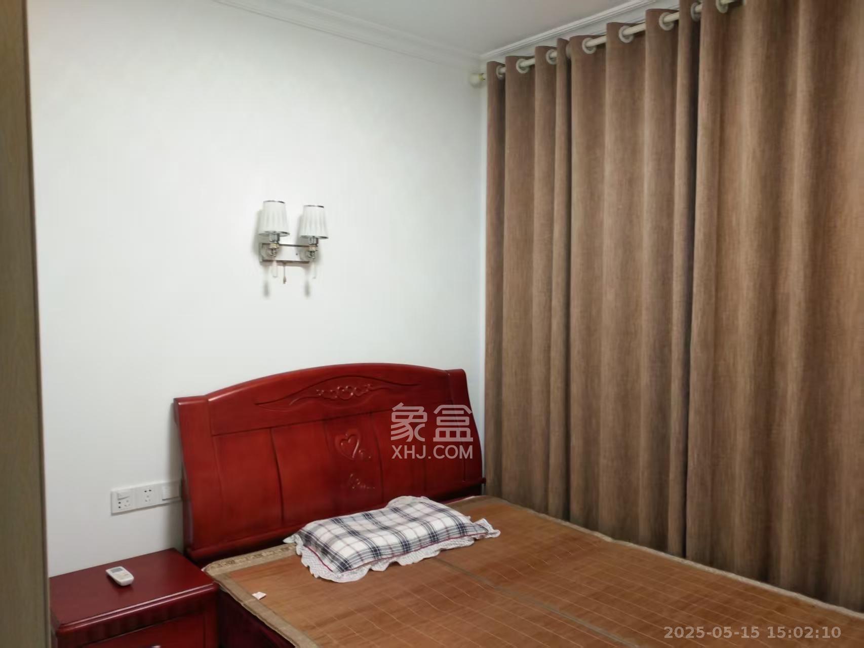 南庭城果  3室2厅1卫   2300.00元/月室内图